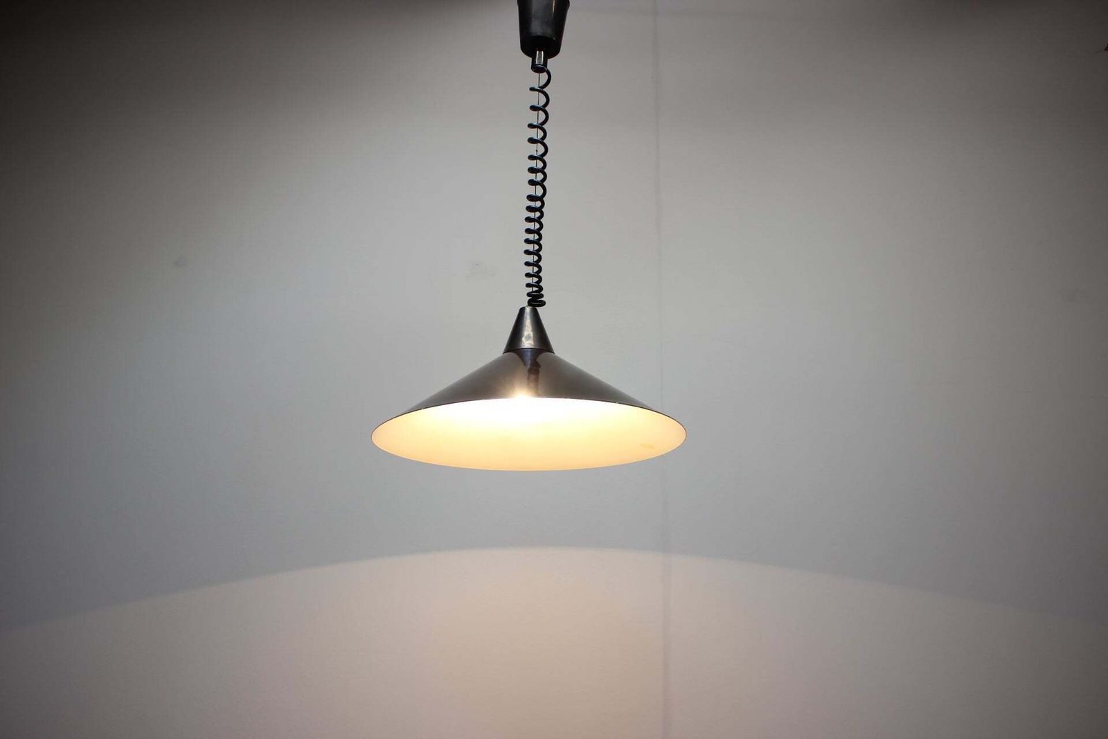 Hanglamp, Tsjecho-Slowakije, jaren 1970, Space Age, zwart metaal photo vintage