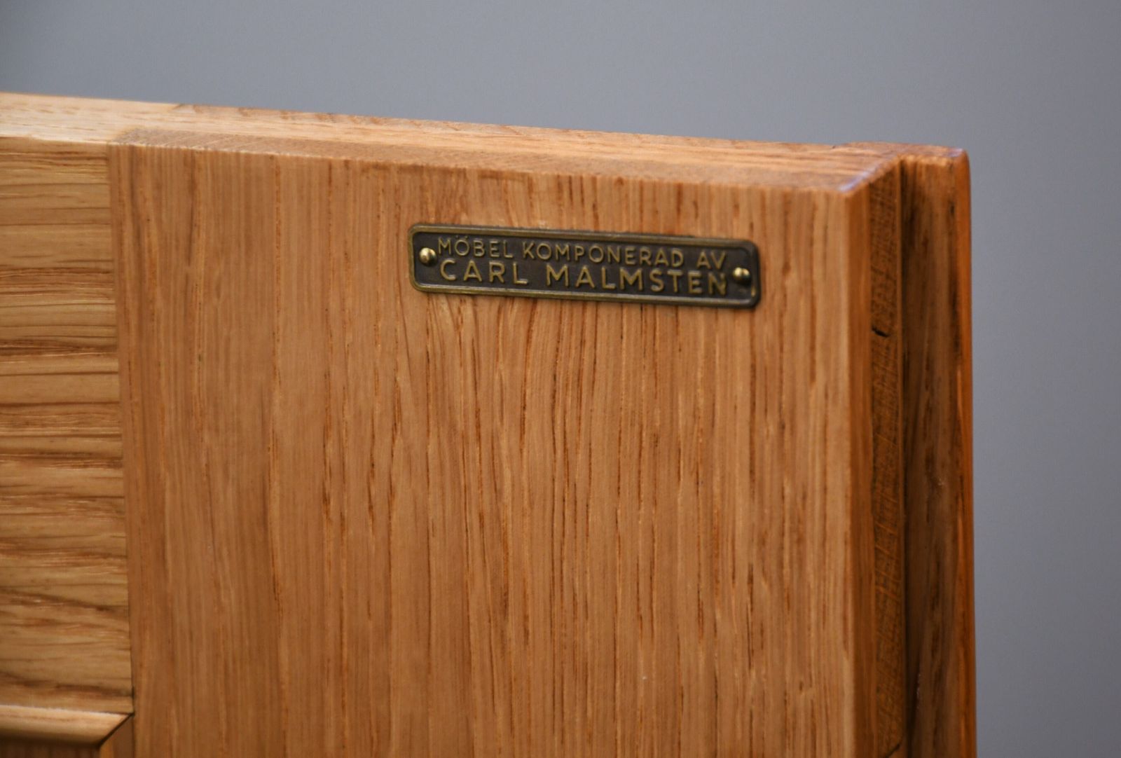 Cabinet en chêne suédois Carl Malmsten pour Carl Löfving & Söner AB. photo buy