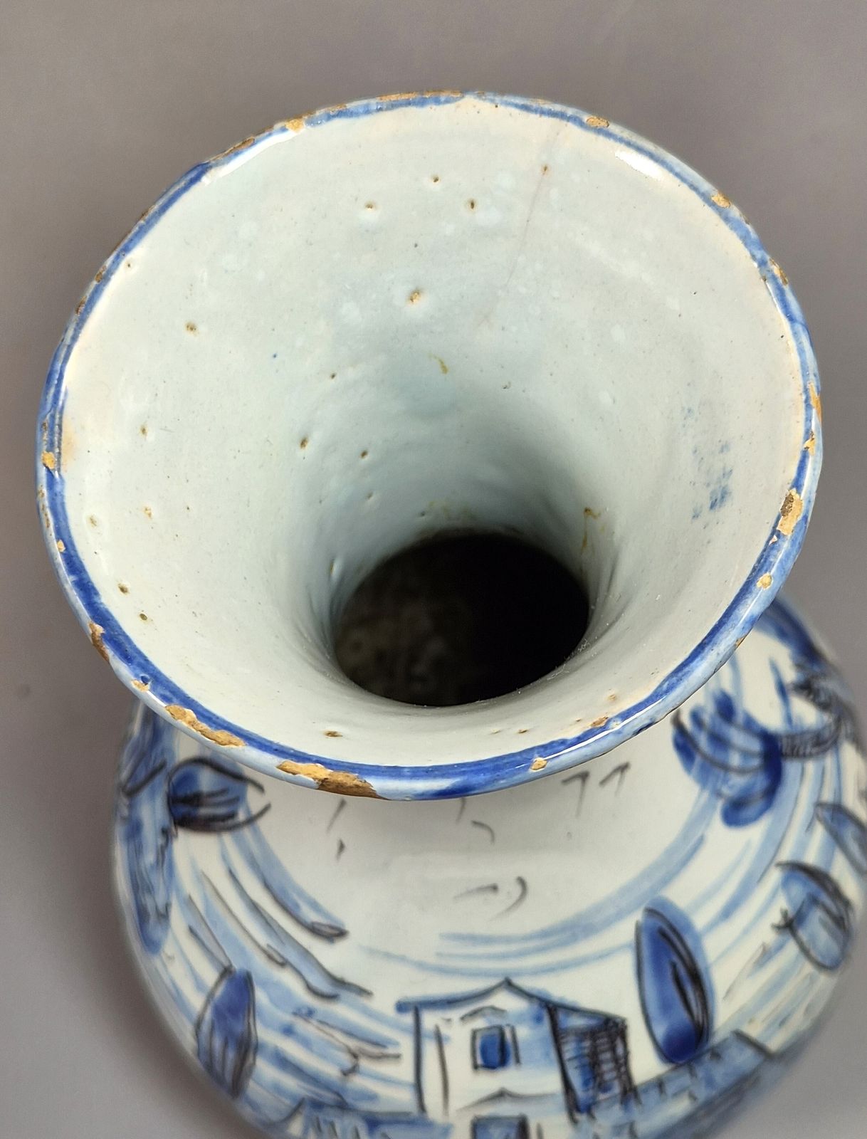 Antiek Cantagalli blauw-wit maiolica vaasje in Savona-stijl, Florence, ca. 1884 photo vintage