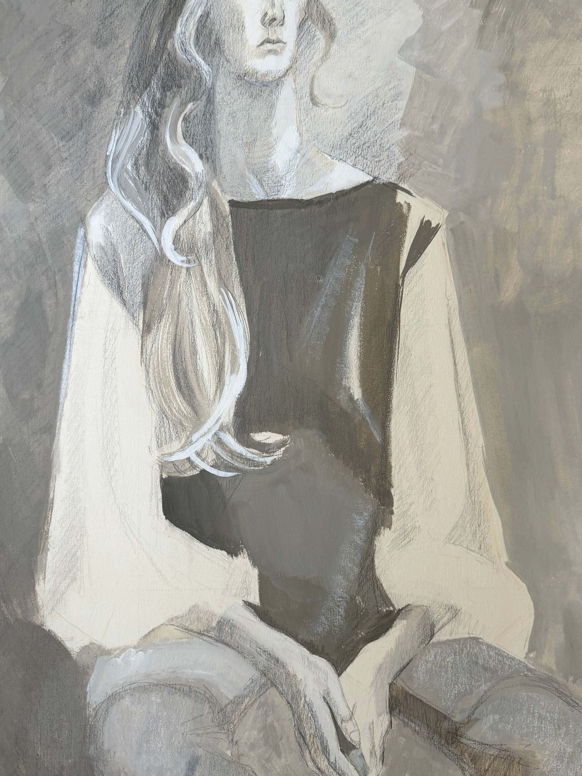Femme assise aux longs cheveux, portrait monochrome moderniste français photo for sale