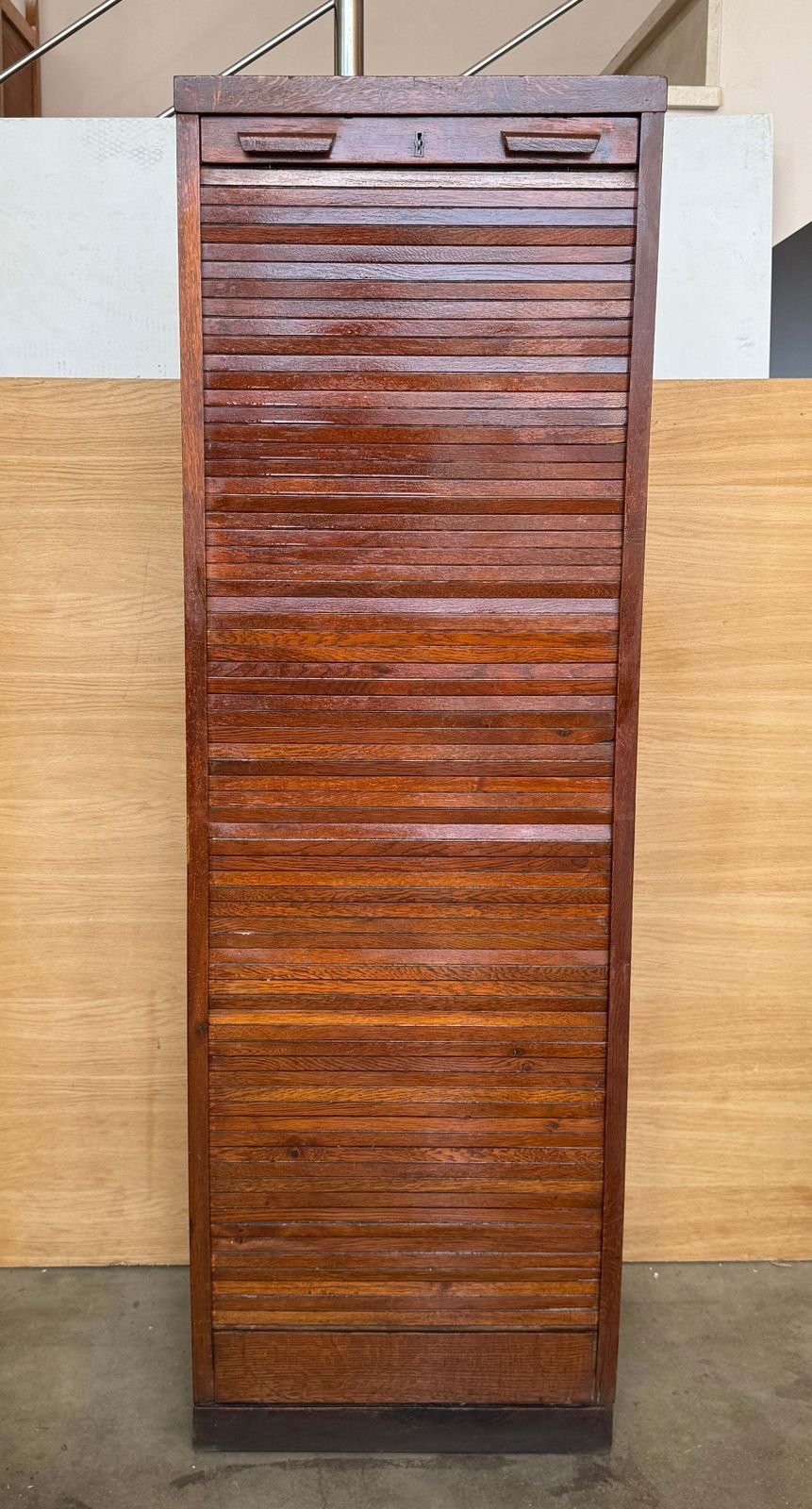 Classeur à rideau tambour d'époque en bois avec plateaux coulissants pour documents photo buy