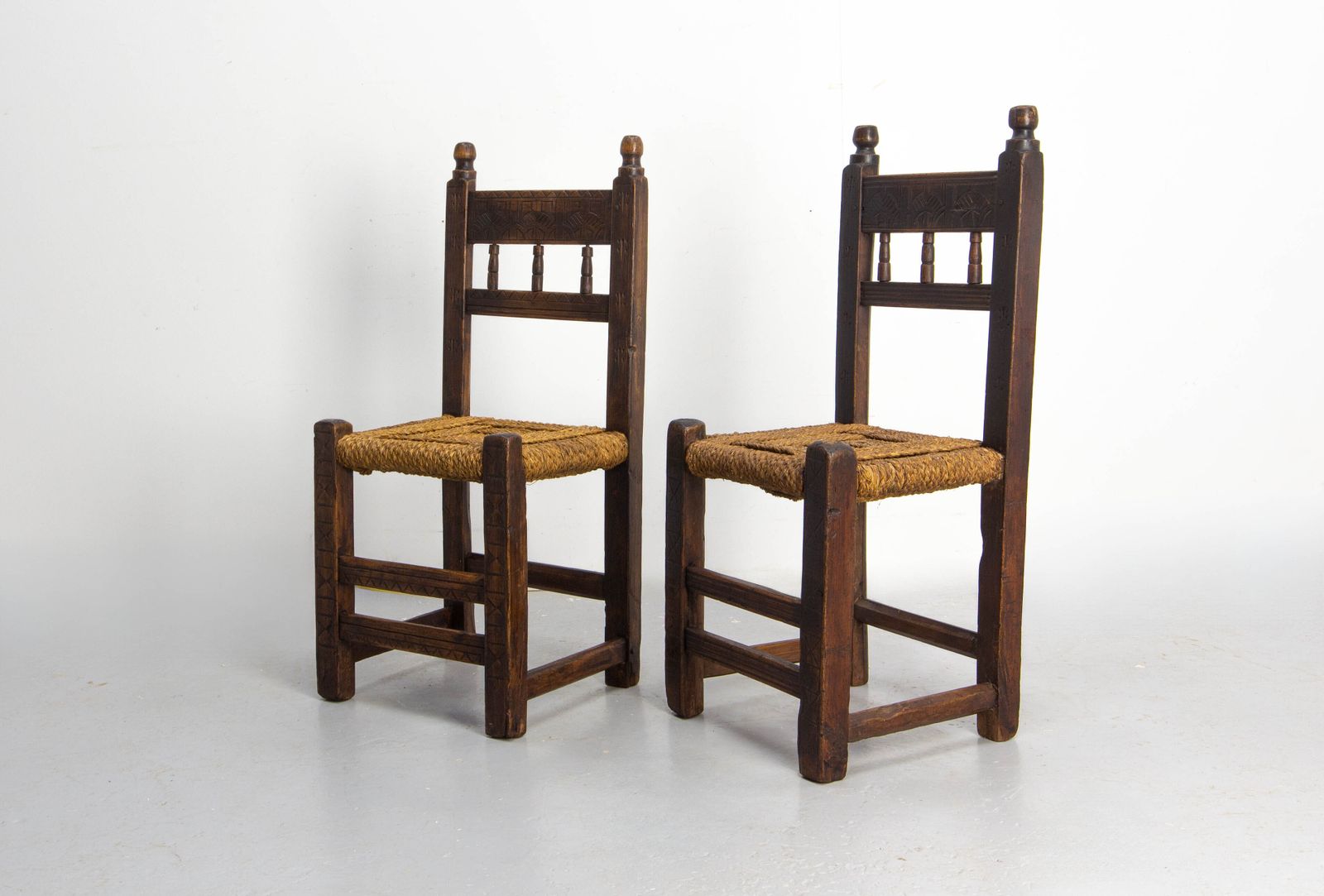 Spanish Pair Of Decorative Side Pine Chairs 19th Century photo Furniture