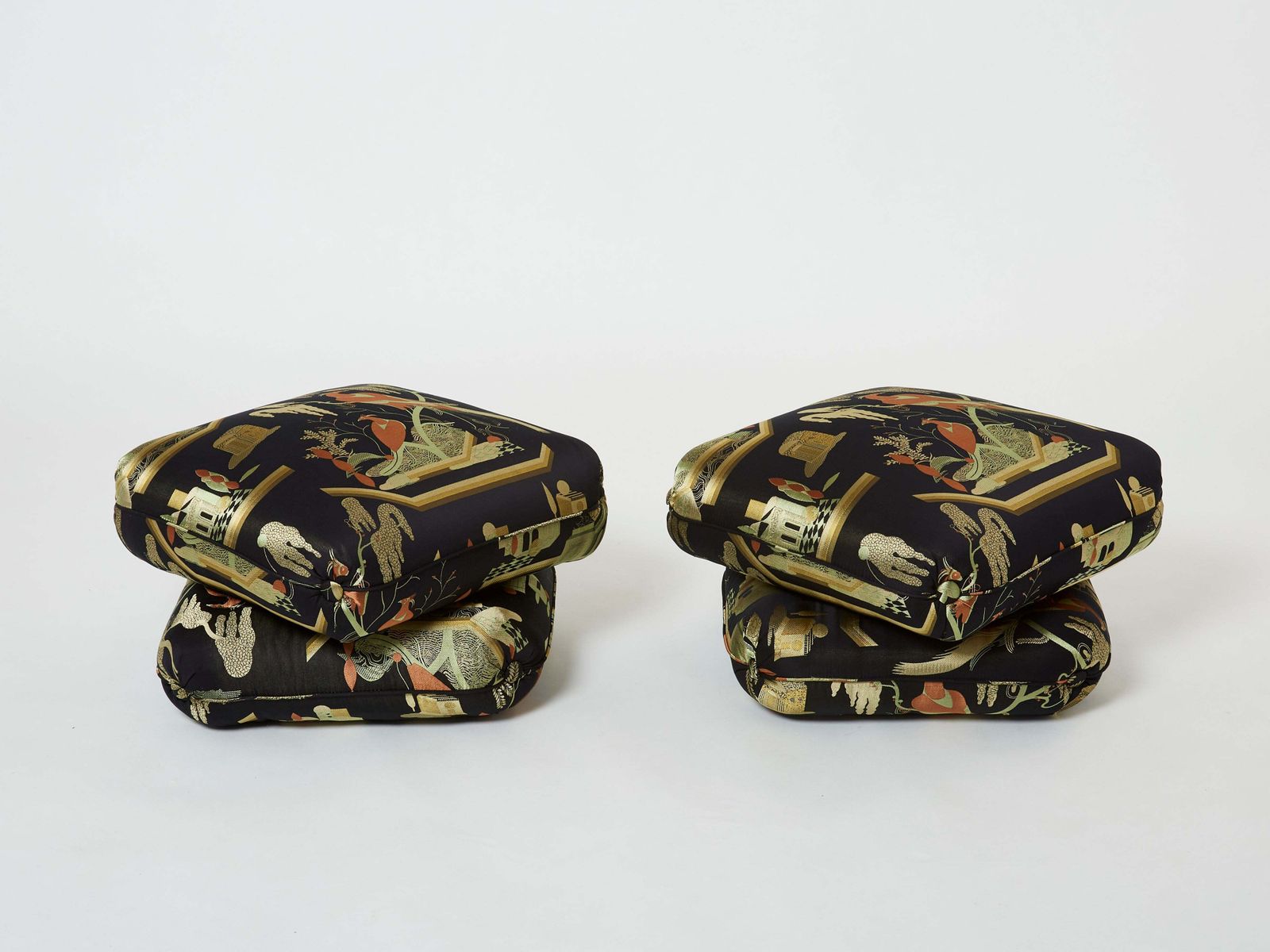 Paire de poufs Jacques Charpentier pour Maison Jansen en soie Jacquard, années 1970 photo vinterior