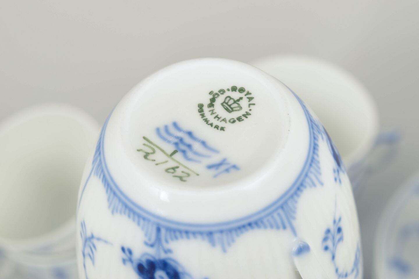 Royal Copenhagen, Blue Fluted Plain. Set van zes koffiekopjes met schoteltjes. photo Woonaccessoires