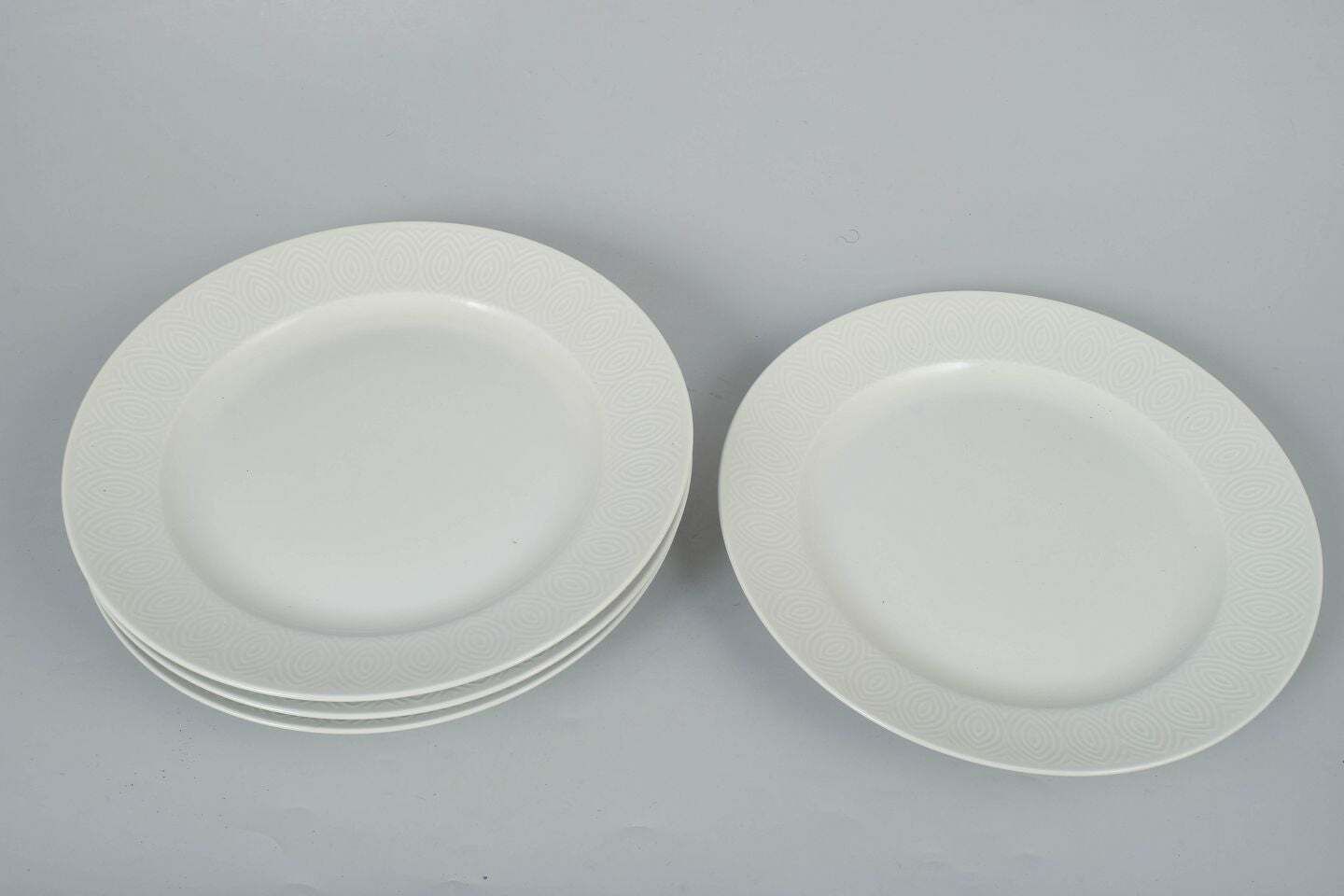 Axel Salto voor Royal Copenhagen. Set van vier porseleinen dinerborden. Jaren 1970 photo furniture
