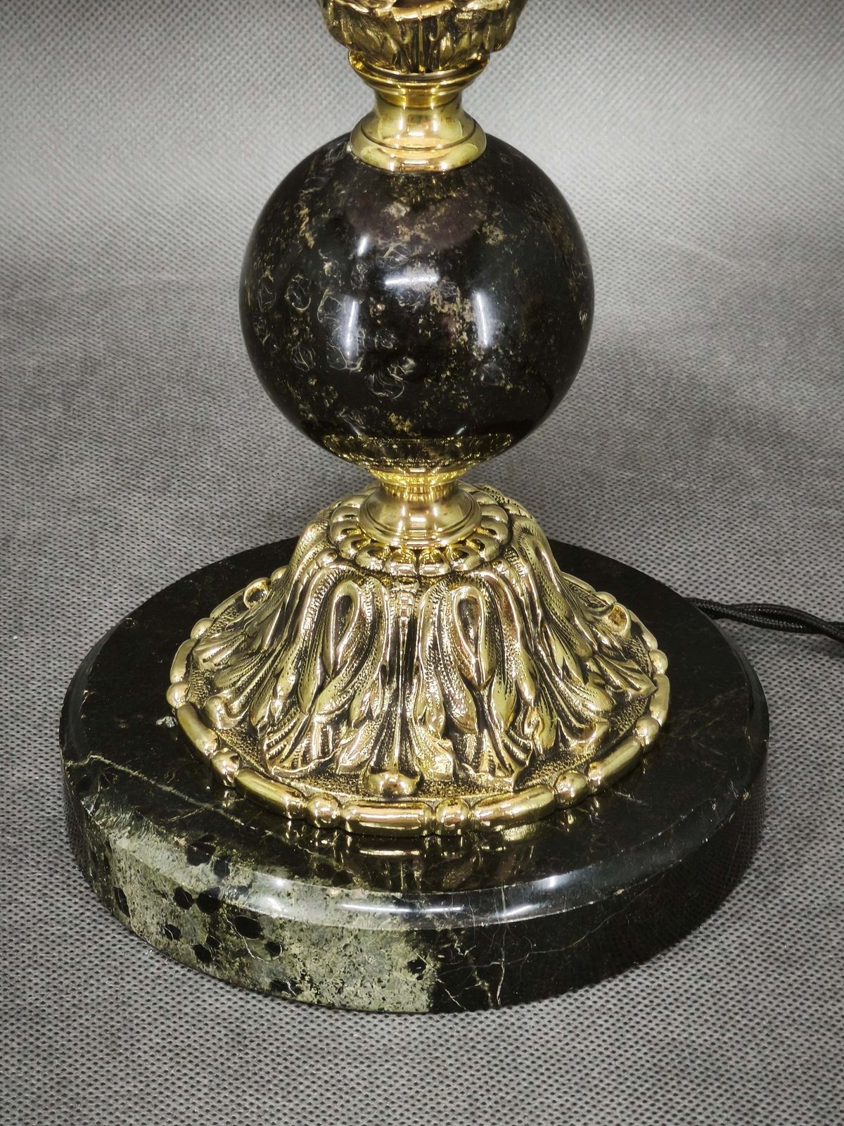 Lampe de table Art Nouveau française en laiton, marbre et verre opaline, années 1920 photo 999.0