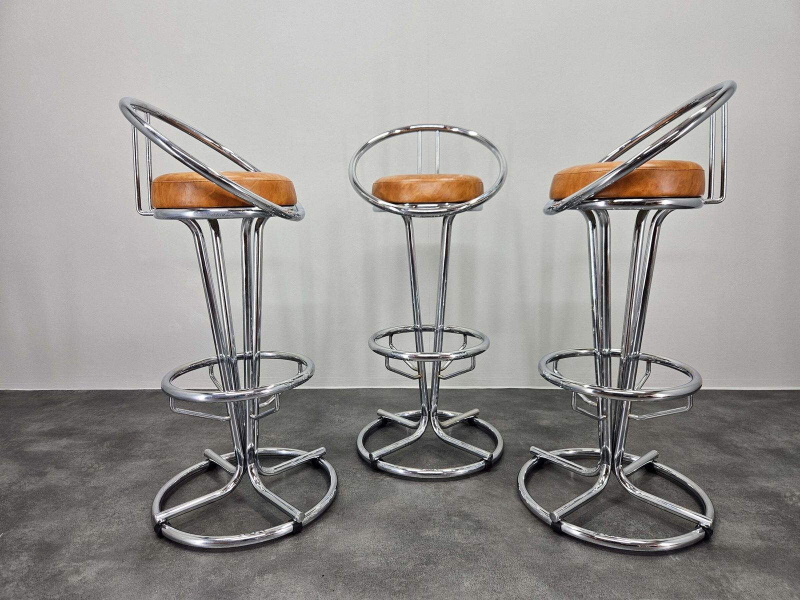 Ensemble de trois tabourets de bar mid-century, Space Age, Italie, 1970. photo furniture