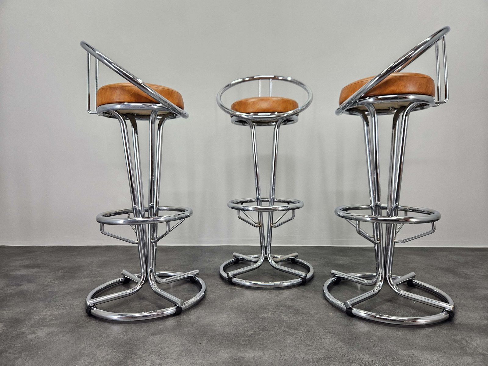 Ensemble de trois tabourets de bar mid-century, Space Age, Italie, 1970. photo Mobilier