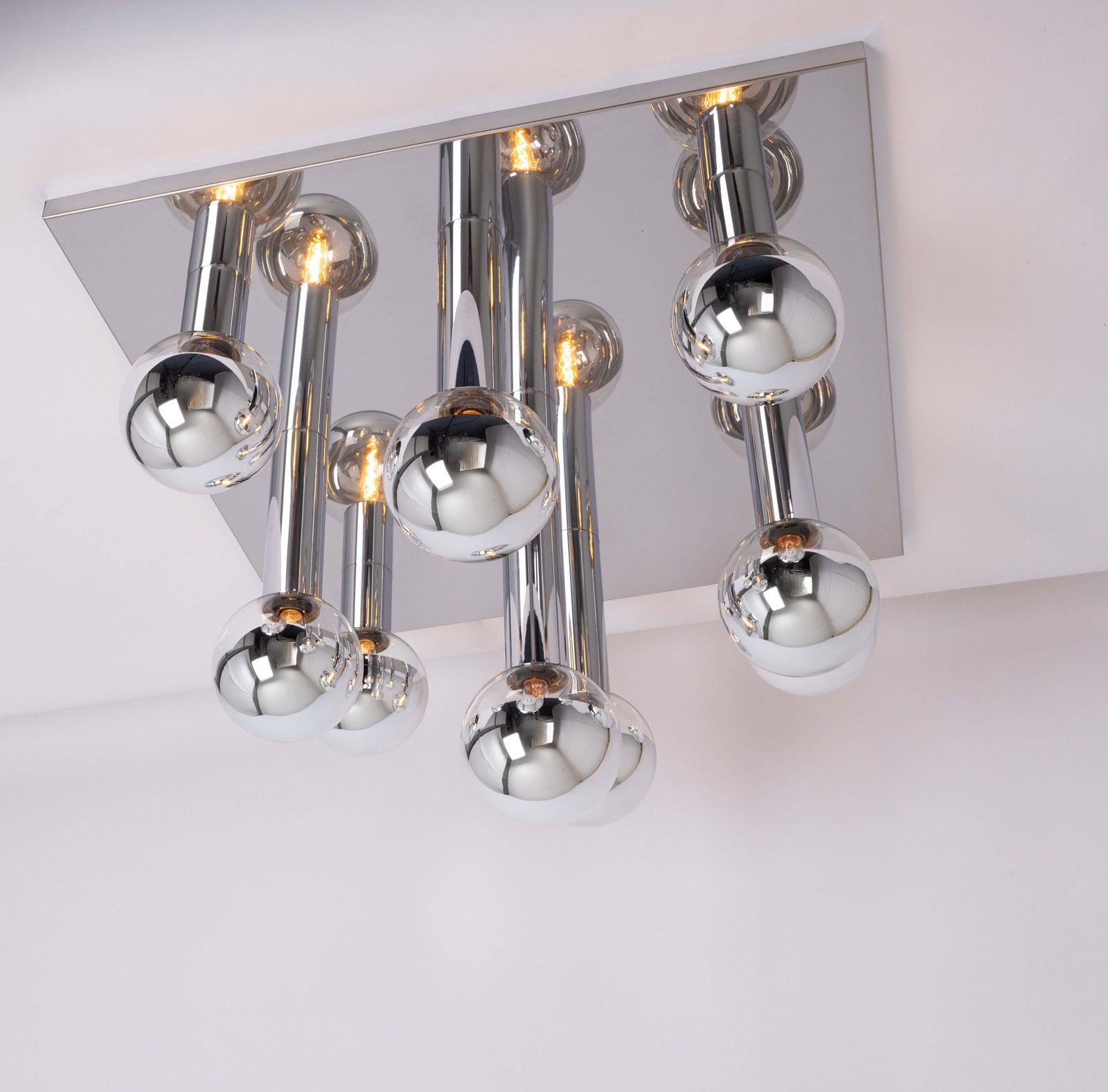 photo vinterior 2 X Large Flushmount, Design Motoko Ishii, Chrome en Perlmut, Staff, jaren 1970