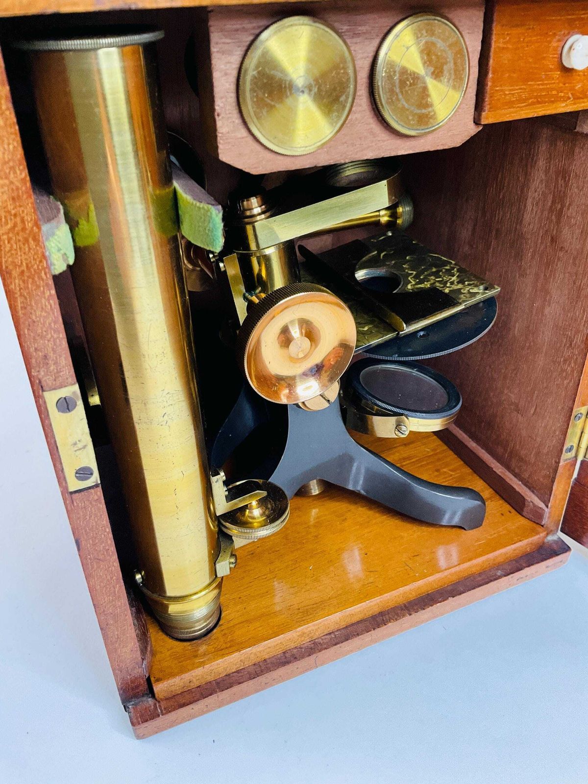 Edwardian Messing Microscoop Set, Compleet Wetenschappelijk Instrument Met Koffer (ca. 1900) photo Woonaccessoires