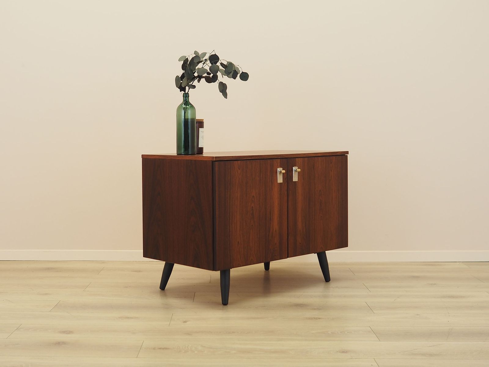 Deens kabinet met verstelbare plank, jaren 1970 photo 739.0