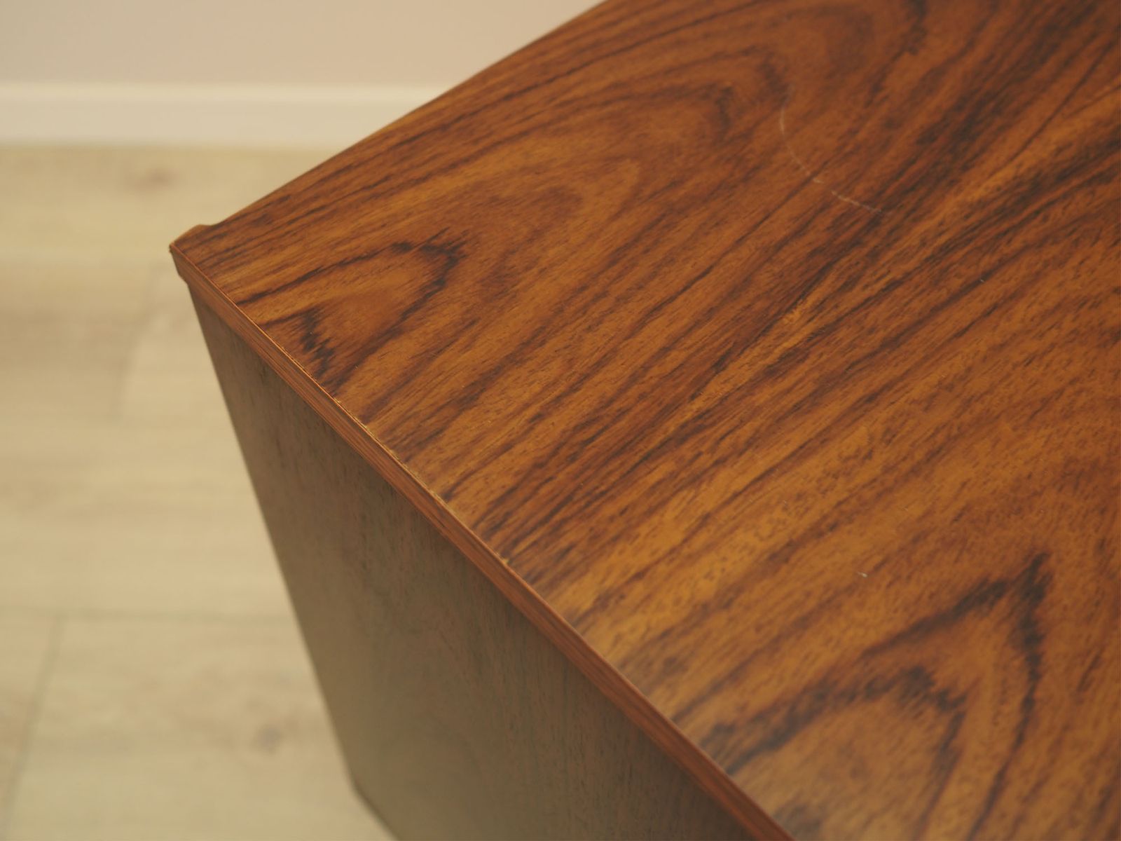 Deens kabinet met verstelbare plank, jaren 1970 photo vintage