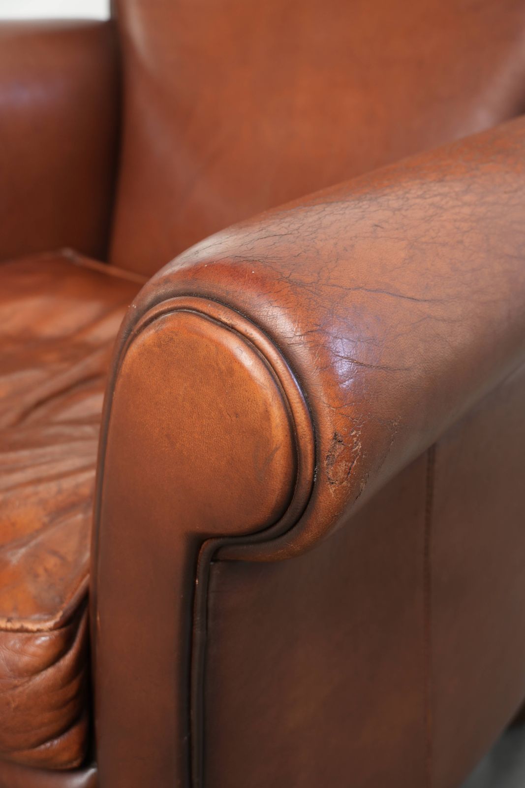 photo vintage Set van 2 comfortabele schapenvachten fauteuils met een tijdloze uitstraling en goed zitcomfort.