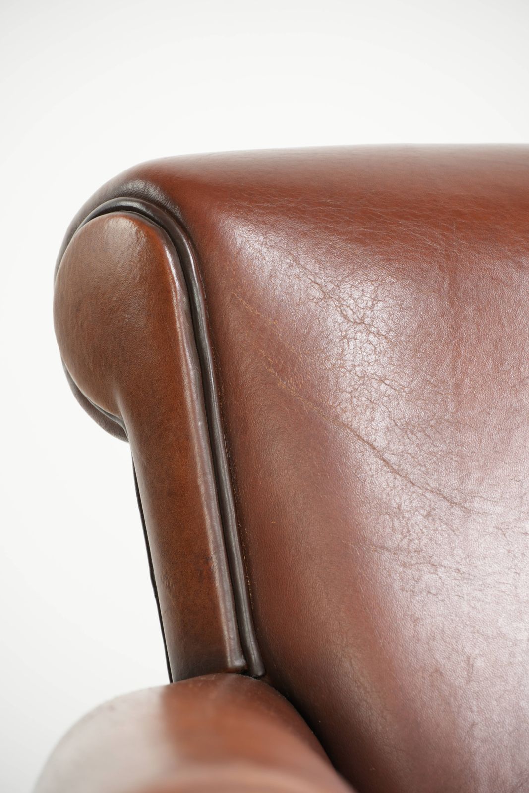 Meubels Tijdloze Fauteuil Van Schapenleer Met Een Mooie Engelse Uitstraling photo