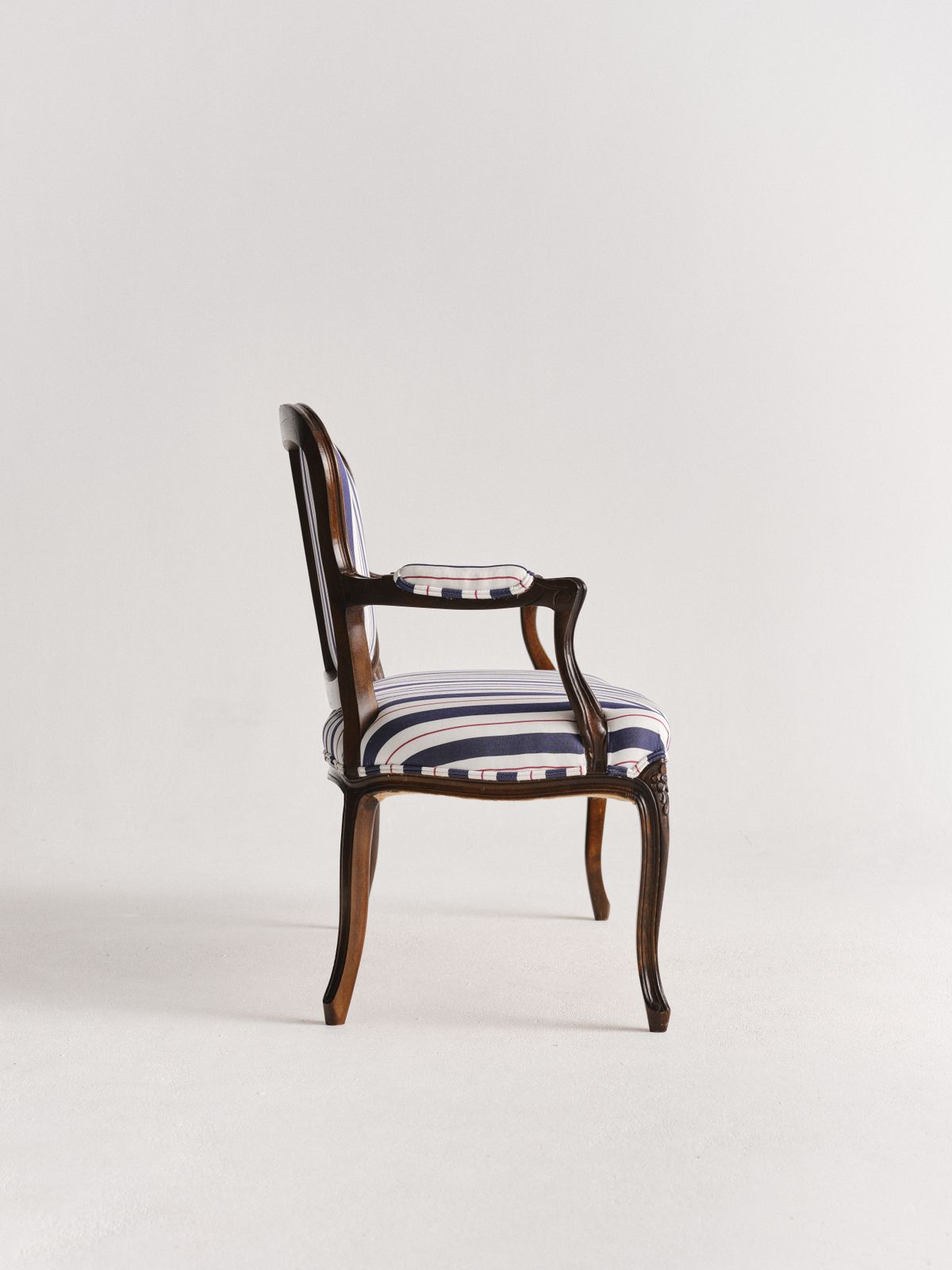 Small Mahogany Settee, Reimagined In With Nothing Underneath Striped Tencel™ Lyocell photo vinterior