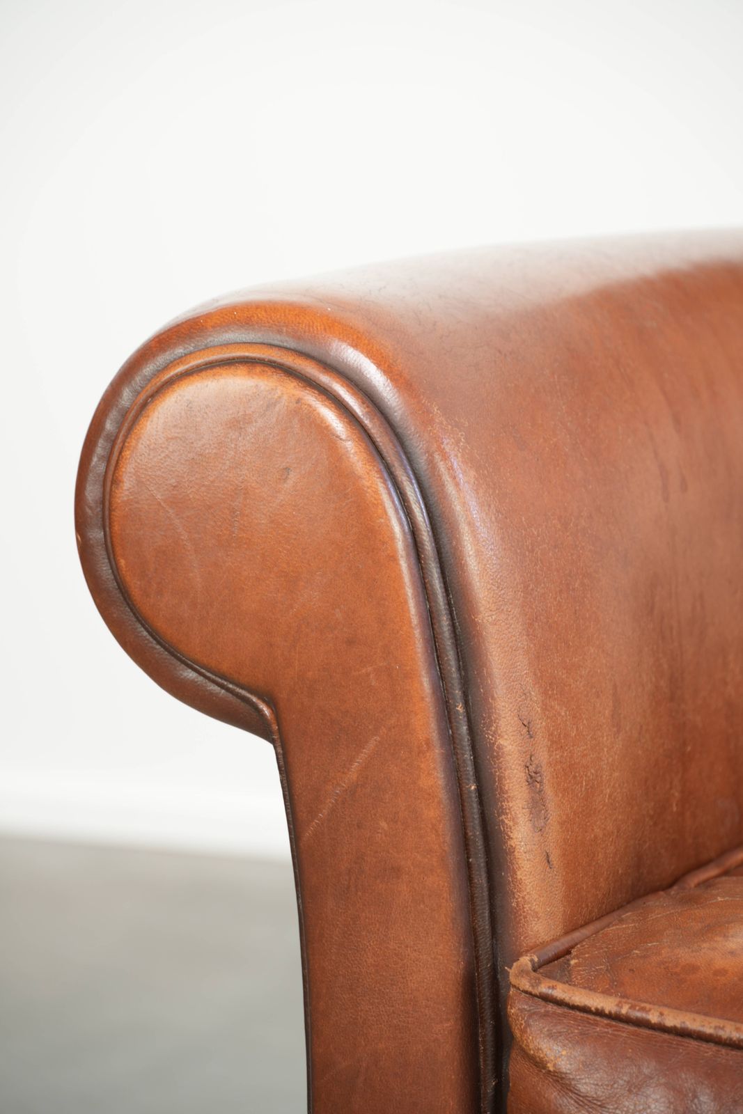 photo for sale Comfortabele schapenvacht fauteuil met mooie kleuren en strakke afwerking