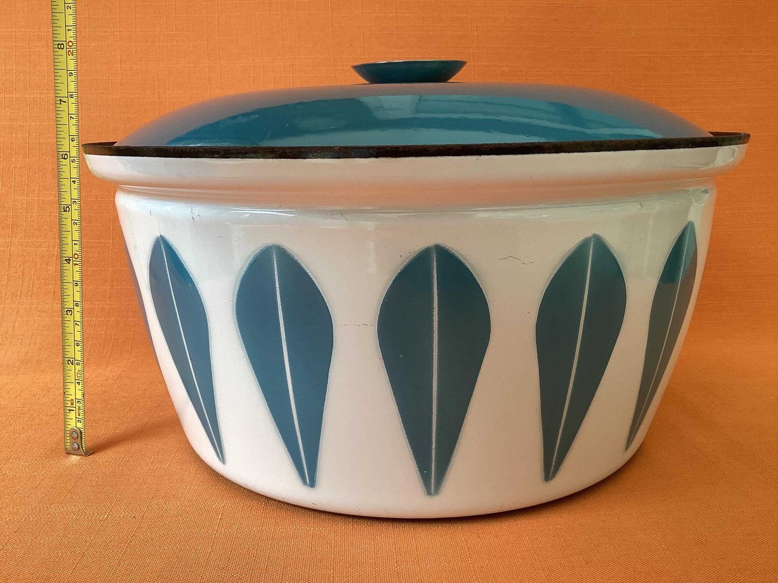 photo buy Vintage Cathrineholm grote geëmailleerde crockpot/braadpan in turquoiseblauw Lotus-design, retro kookgerei