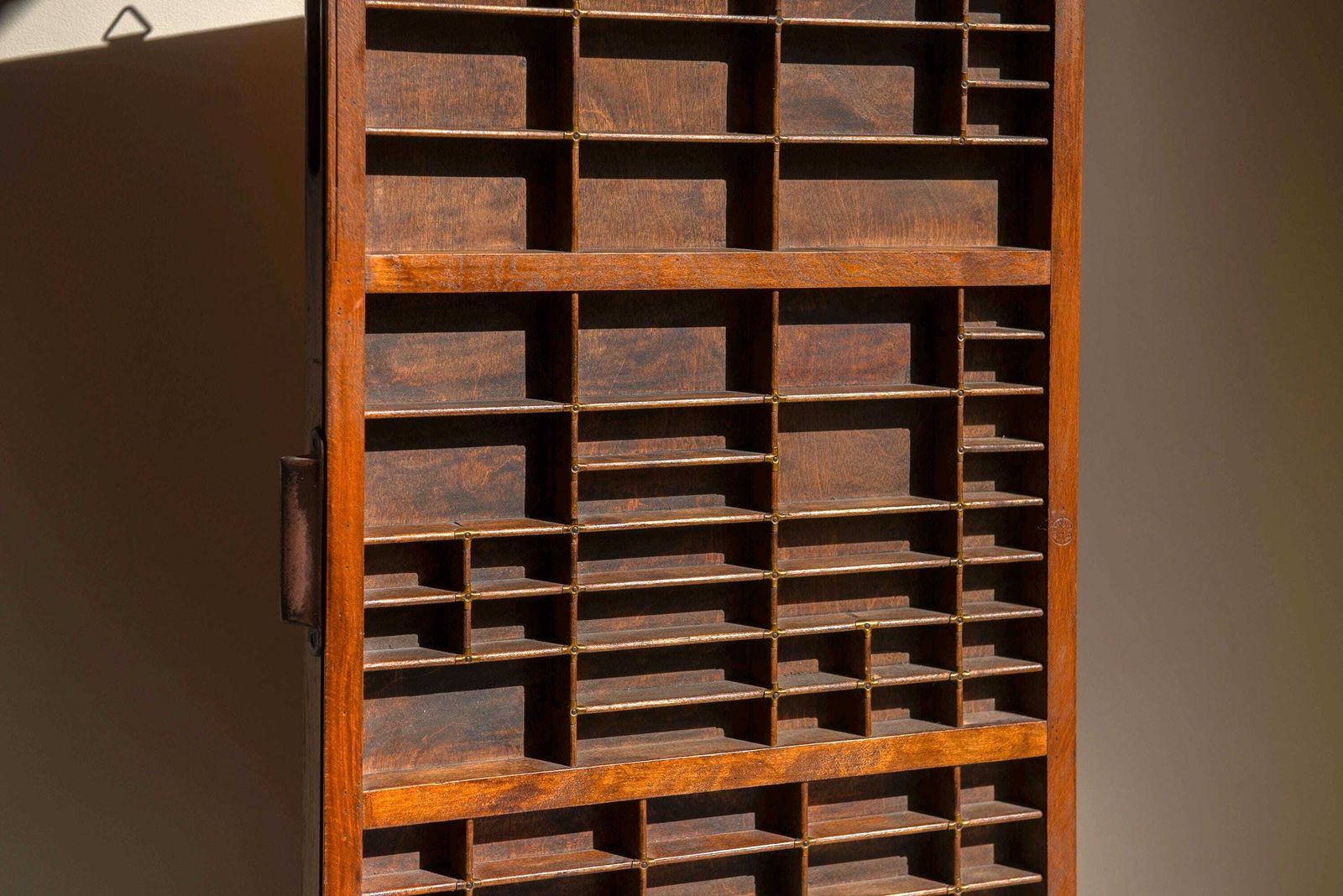 Casier d'imprimeur en bois d'époque   Tiroir de caractères typographiques   Boîte à ombre vintage pour typographe   Étagère murale de présentation photo vinterior