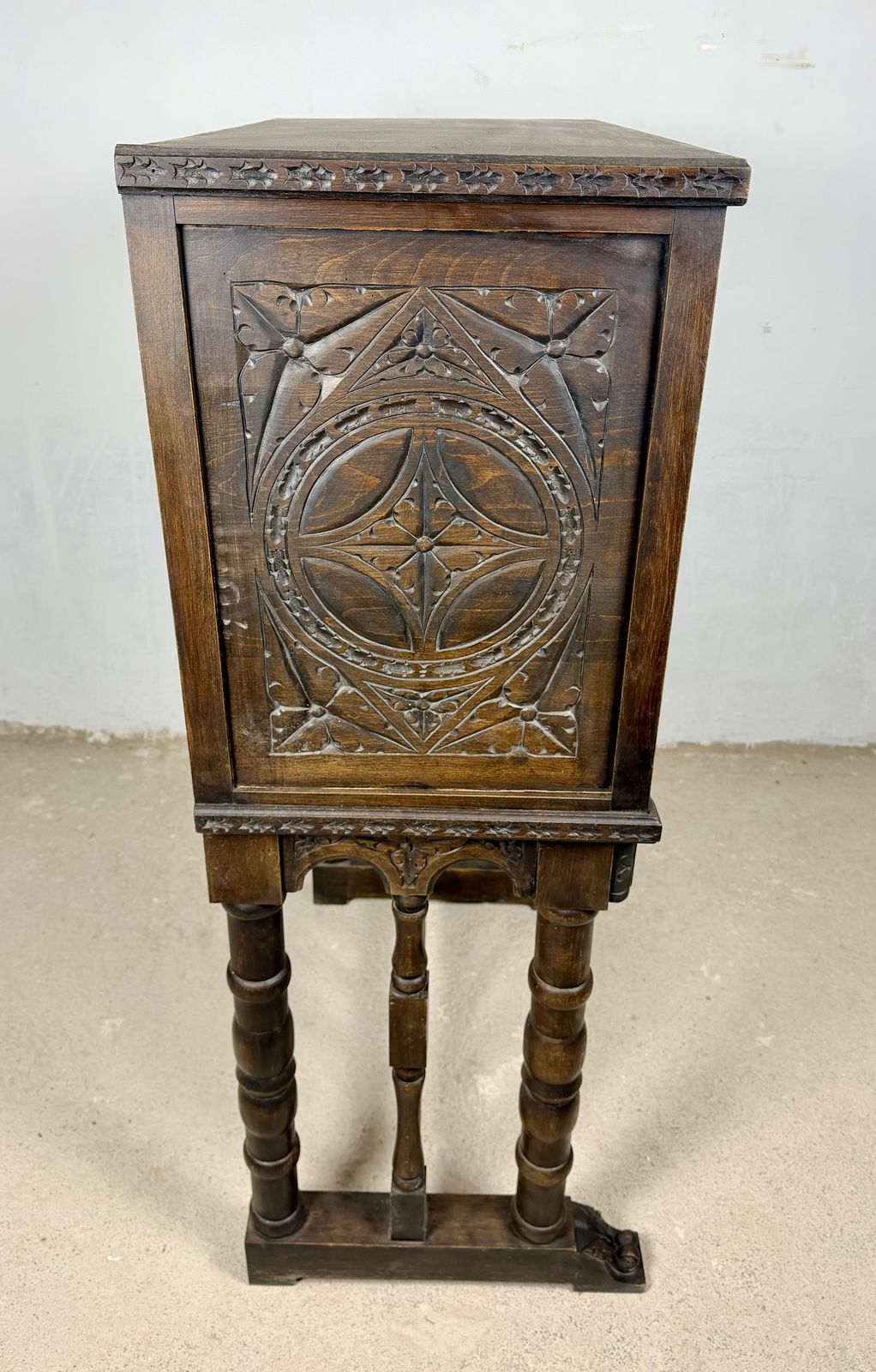 Spanish Highly Carved Wood Cabinet Or Bargueño, 20th Century photo vinterior