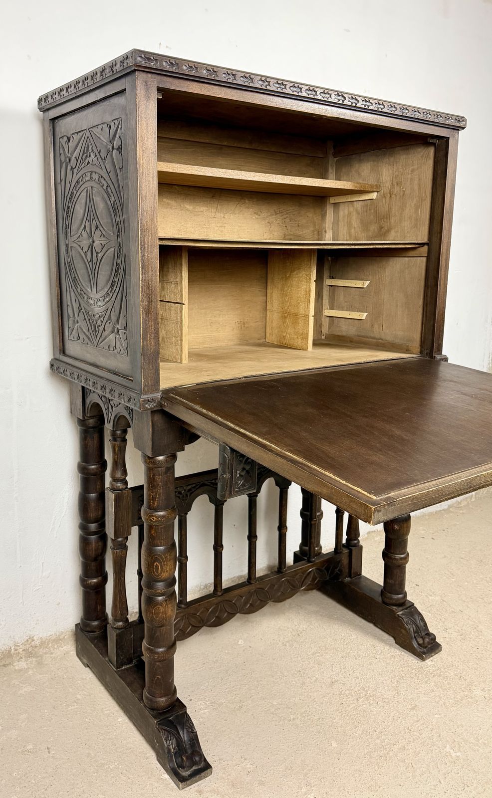 photo vinterior Spanish Highly Carved Wood Cabinet Or Bargueño, 20th Century