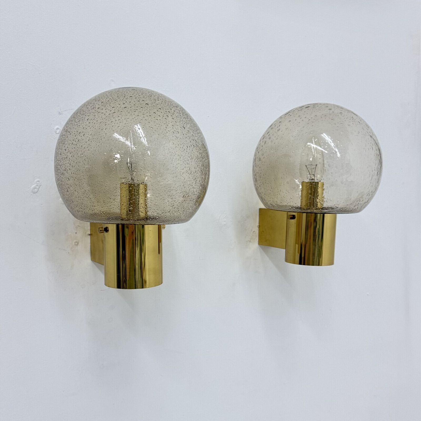 Mid-Century Limburg Glashütte wandlamp, messing met gerookt bubbelglas, jaren 1970 photo 692.0