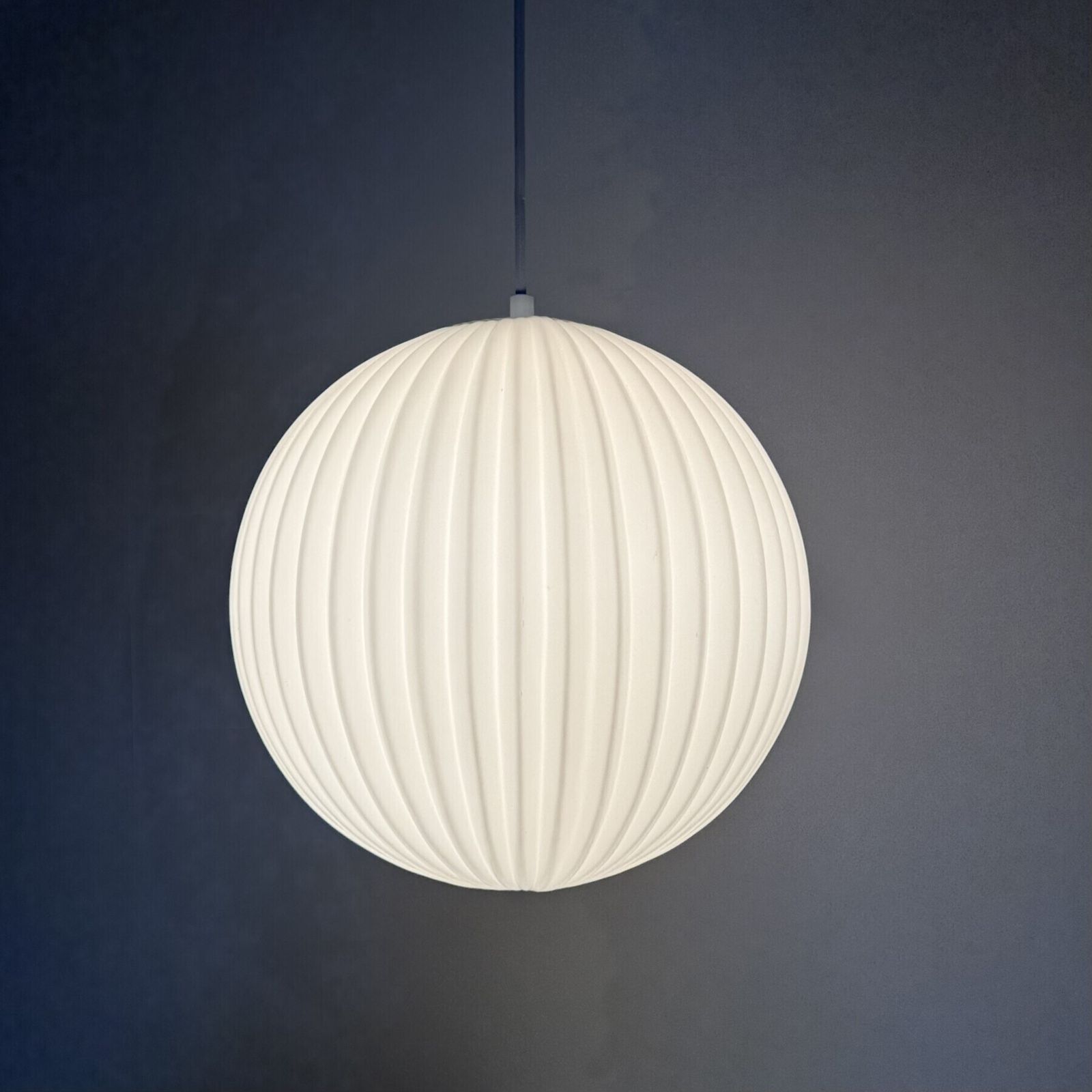 Rare suspension en verre opaline Louis Kalff pour Philips, années 1960 photo vinterior