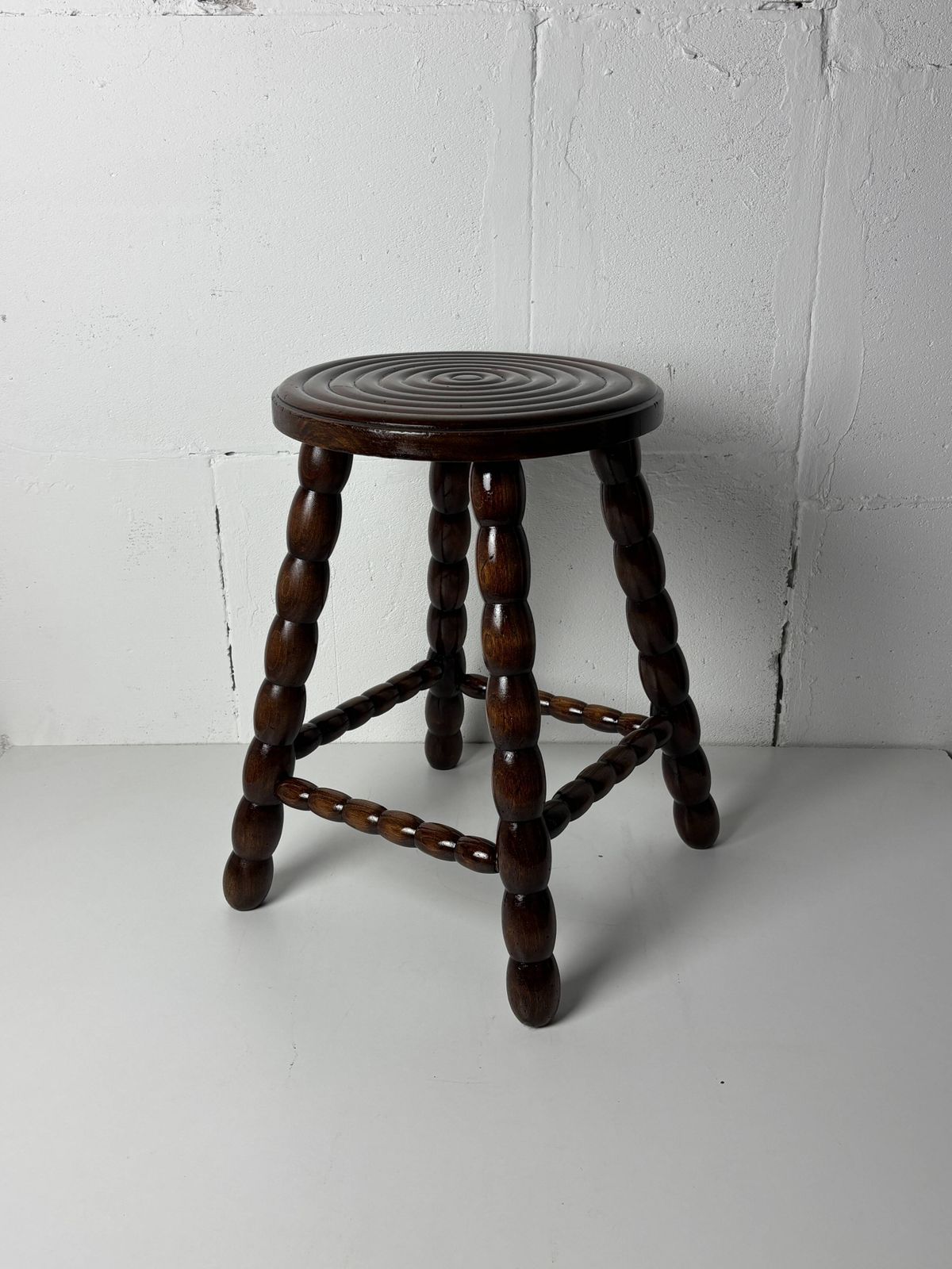 photo vinterior Tabouret mid-century en bois à pieds tournés, dans le style de Charles Dudouyt, France, années 1950