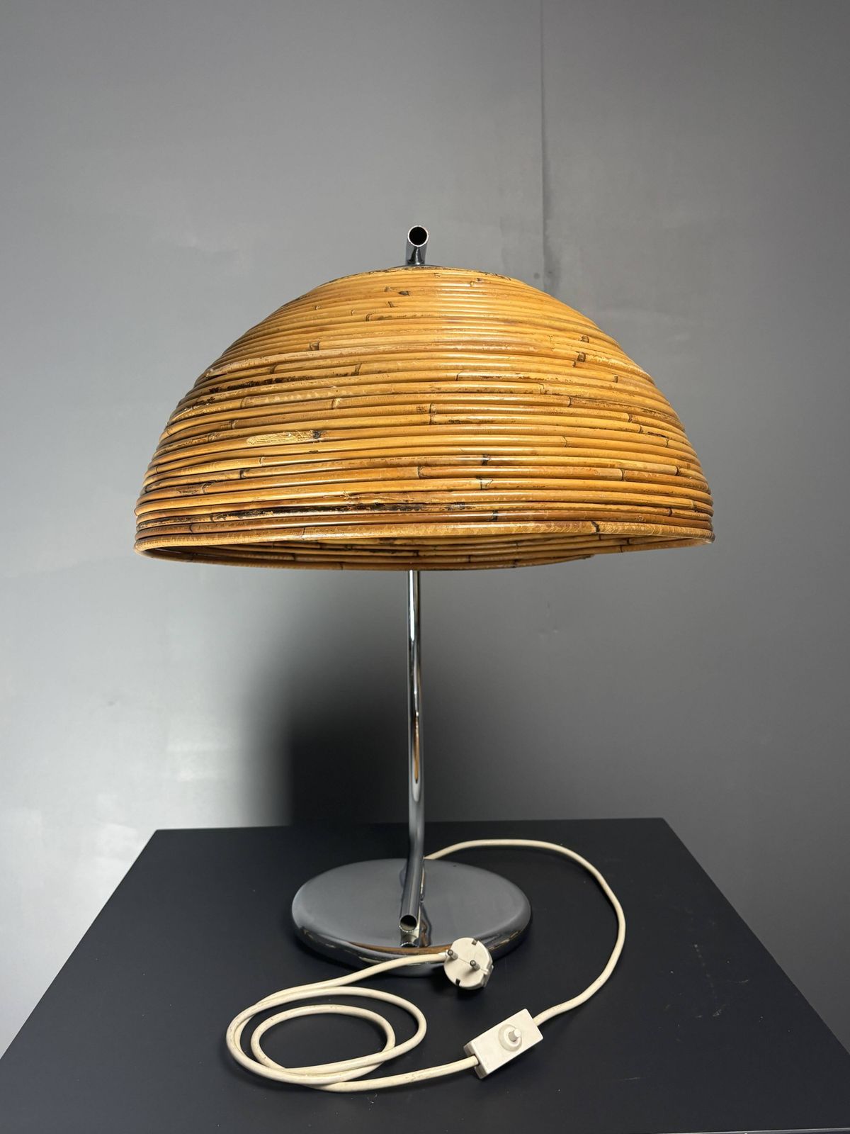 photo furniture Lampe de table ou de bureau italienne mid-century en rotin bambou, années 1970
