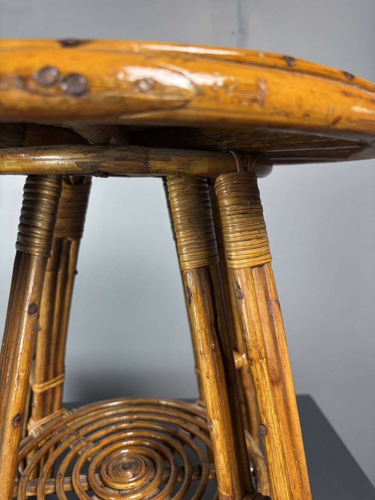 photo furniture Table d'appoint mid-century italienne en rotin et jonc crayon, vers les années 1950