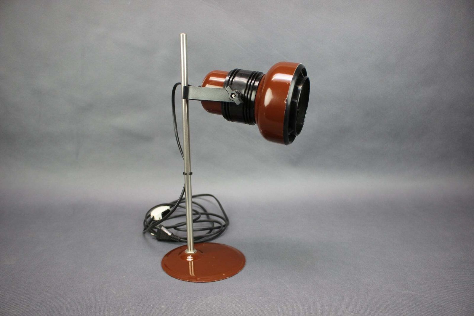 Hongaarse Space Age tafellamp uit de jaren 1970 in bruin emaille photo furniture