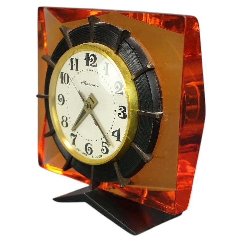 Vintage Sovjet Mayak oranje lucite schoorsteenklok, USSR, ca. jaren 1970-1980 photo furniture