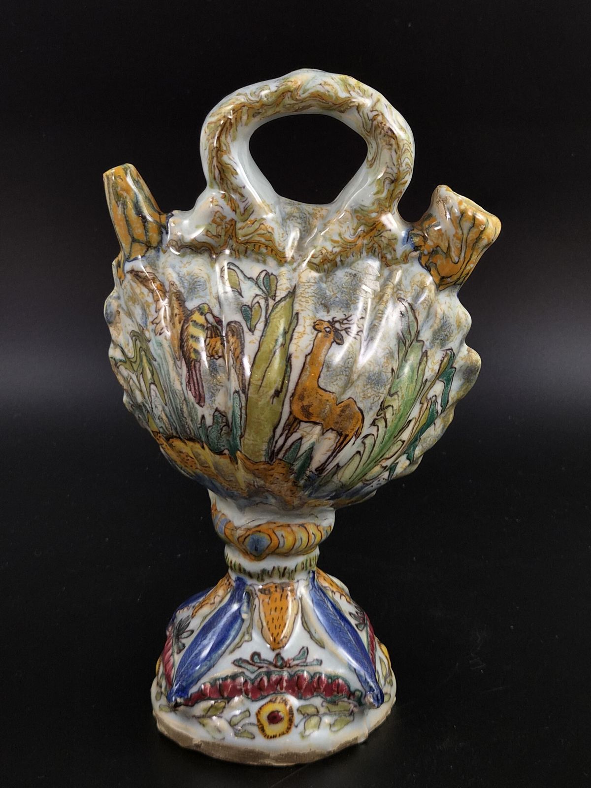 Antiek Italiaans majolica pelgrimsfles in de vorm van een jakobsschelp, Fiasca Da Pellegrino, 18e eeuw photo Woonaccessoires