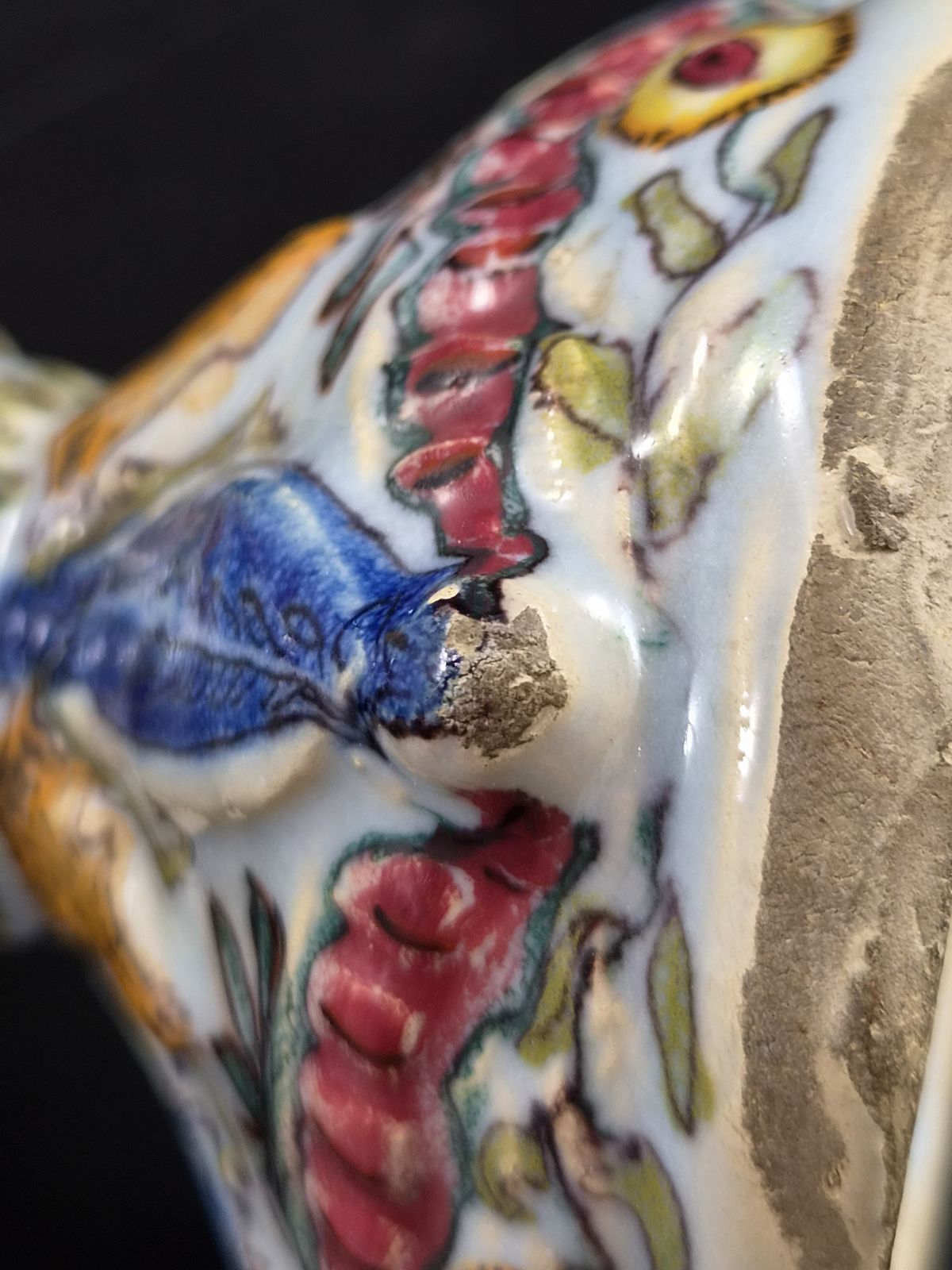 photo for sale Antiek Italiaans majolica pelgrimsfles in de vorm van een jakobsschelp, Fiasca Da Pellegrino, 18e eeuw
