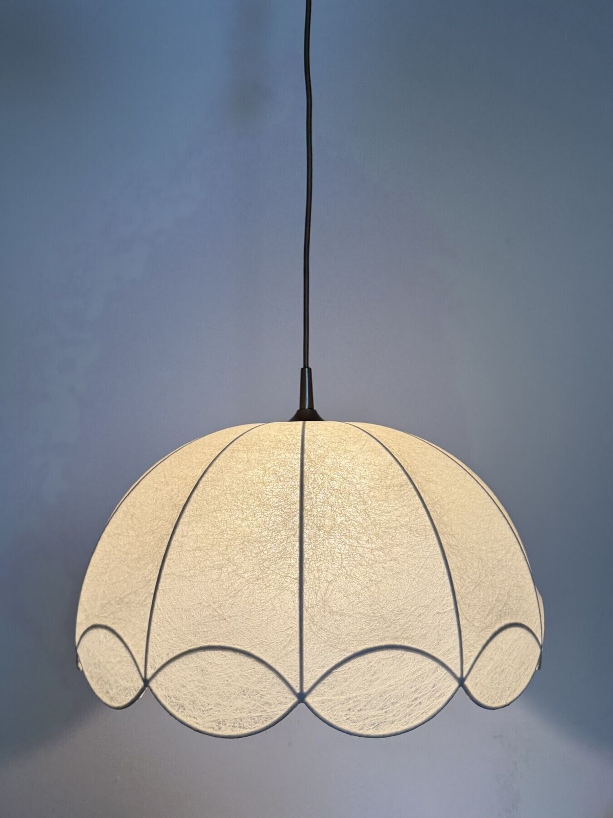 Lustre mid-century « Cocoon » ondulé Goldkant, Allemagne, années 1970 photo furniture