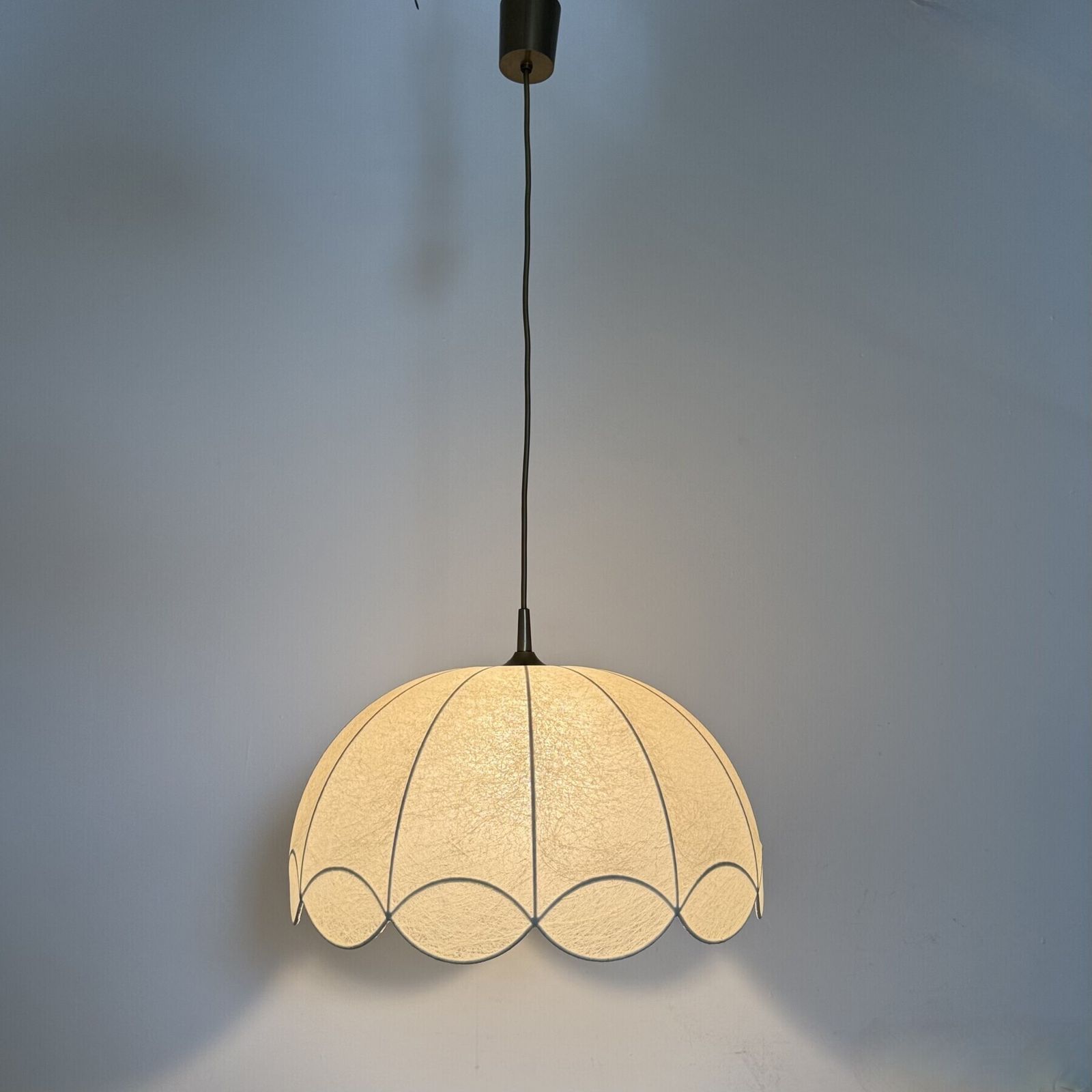 photo furniture Duitse Mid-Century "Cocoon" Wavy Chandelier van Goldkant, jaren 1970