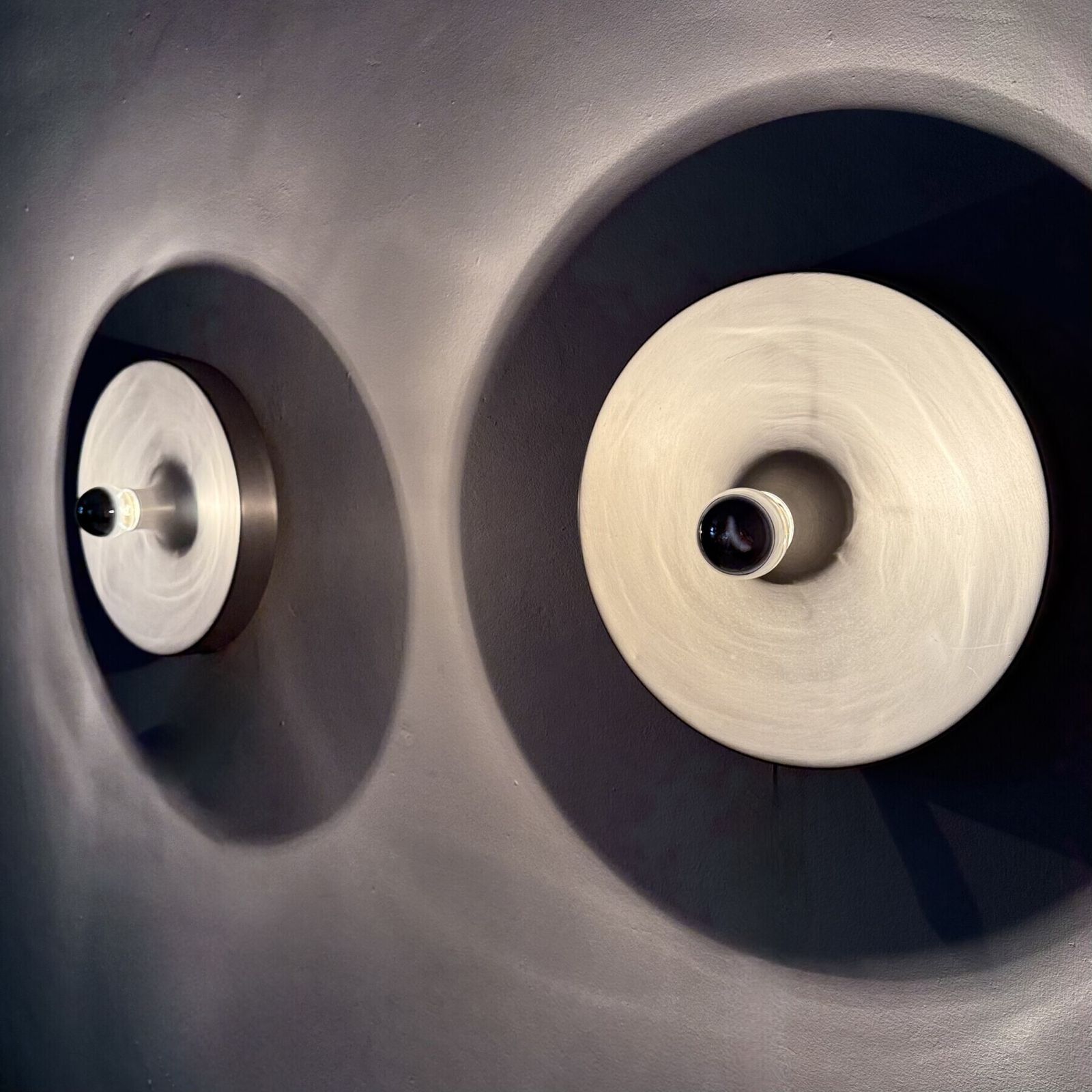 Mid Century Design Disc Lamp , ca. jaren 1970 toegeschreven aan Charlotte Perriand voor Les Arcs, set van 2 photo furniture