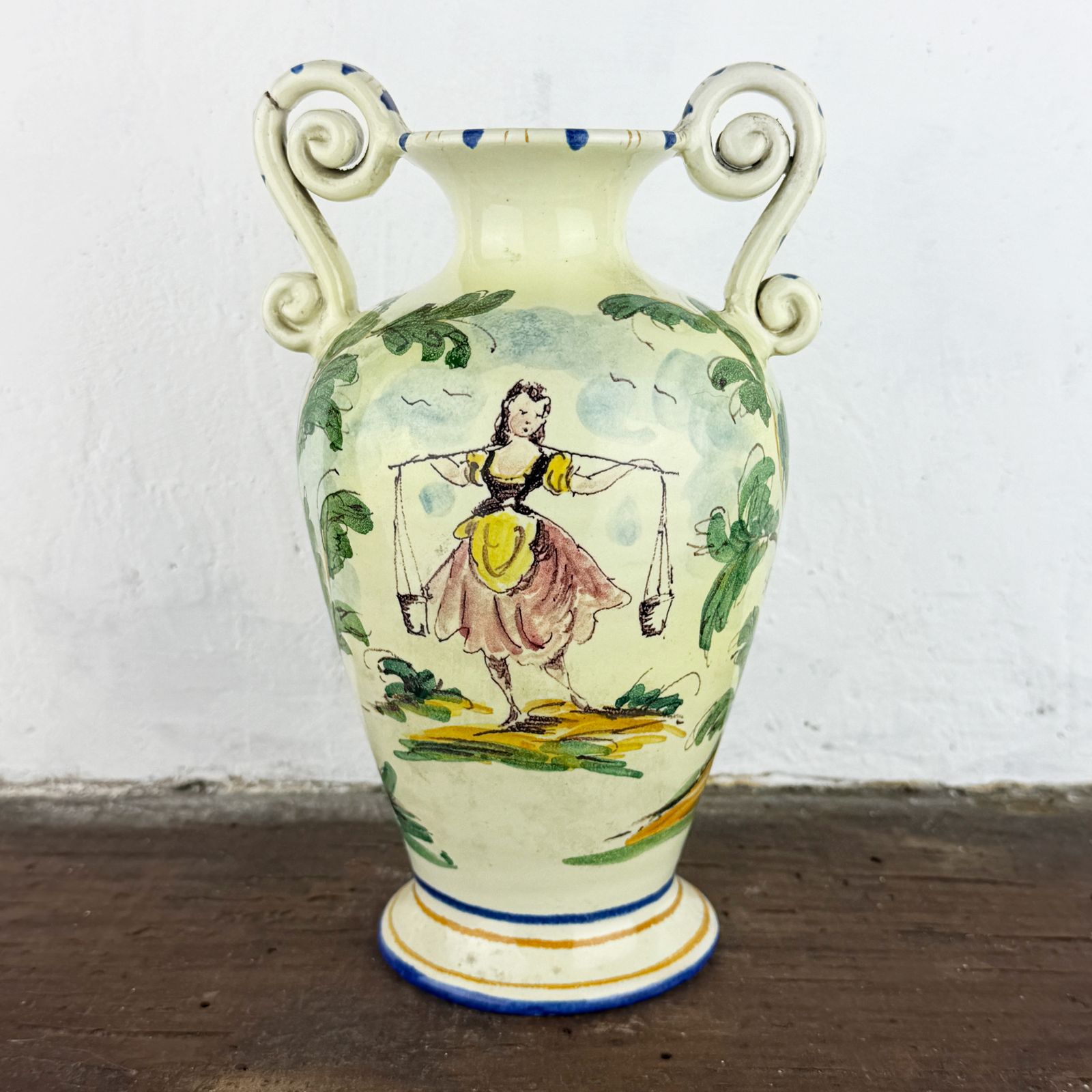 photo for sale Antiek Albisola Fenice majolicavaas uit de jaren 1920, Italiaans handgeschilderd keramiek, amfoorvorm