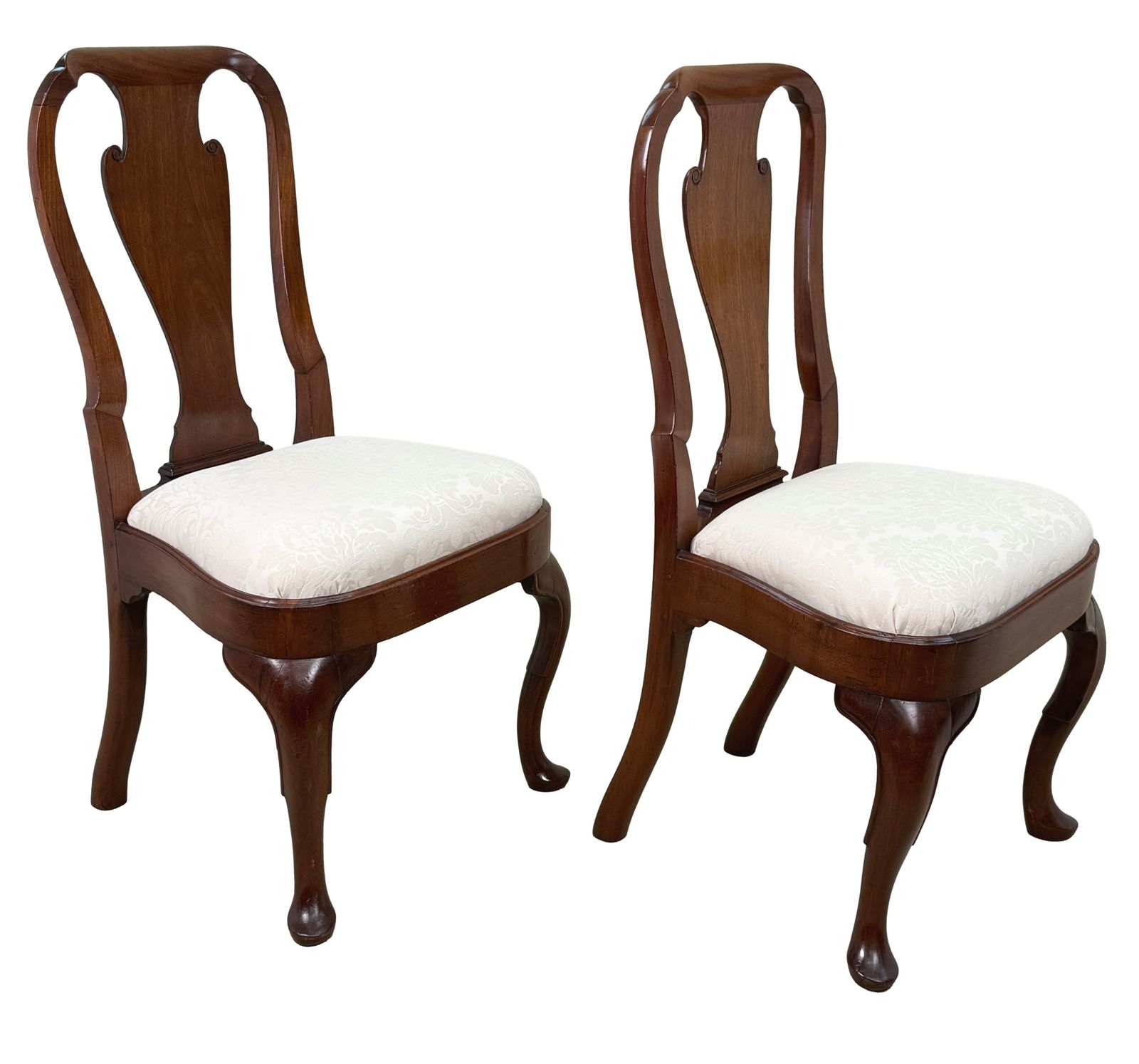 Paar walnoten stoelen, Queen Anne-periode (Engeland, ca. 1710), begin 18e eeuw photo furniture