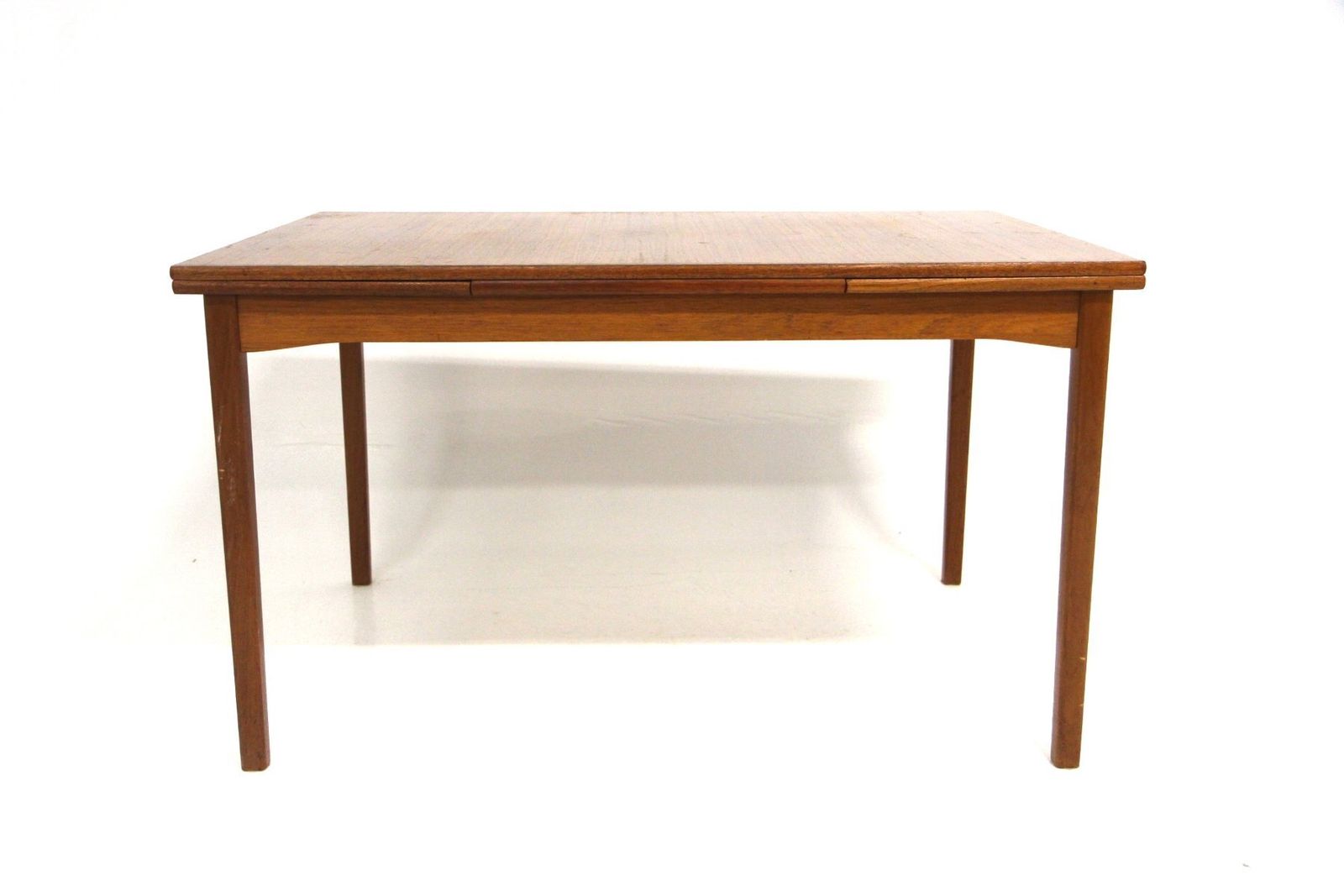 Table à manger en teck, Suède, 1960. photo Mobilier