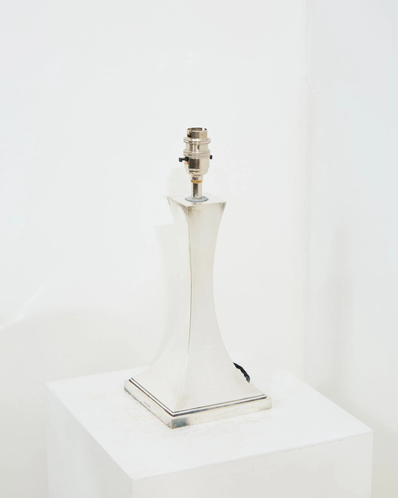 Zilveren art deco lamp, jaren 1920 photo for sale