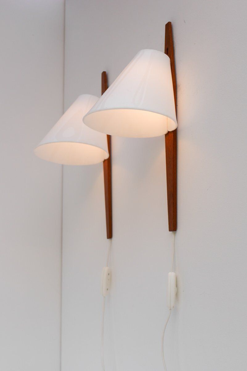 Mid-Century Modern Zweedse wandlampen in teak van Uno & Östen Kristiansson voor Luxus, 1975, set van 2. photo 1125.0