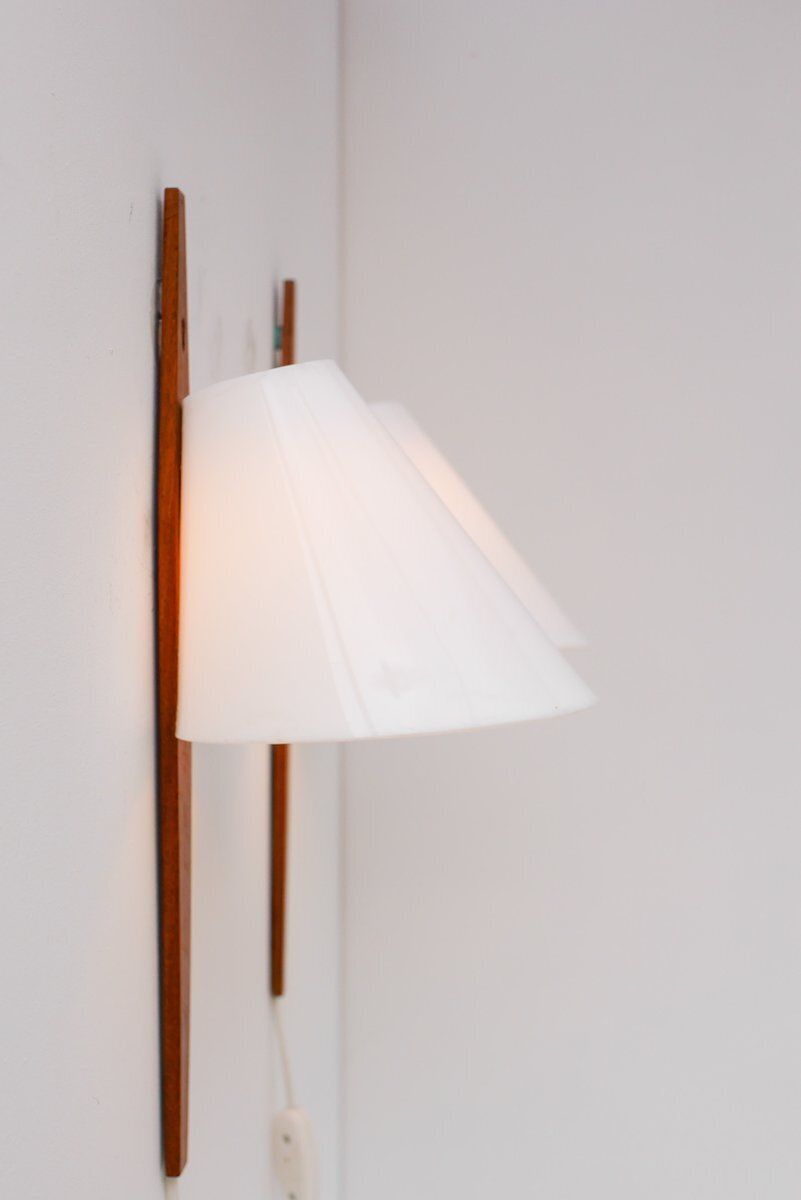 Mid-Century Modern Zweedse wandlampen in teak van Uno & Östen Kristiansson voor Luxus, 1975, set van 2. photo vinterior