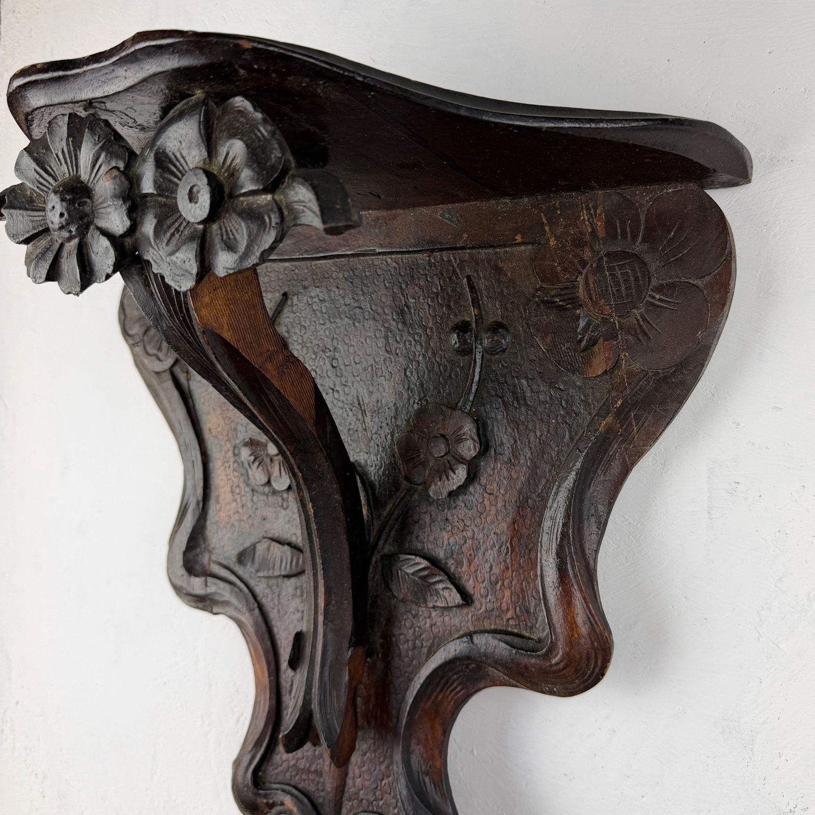 photo furniture Art Nouveau wandplank, Italiaans Liberty gesneden hout, Jugendstil