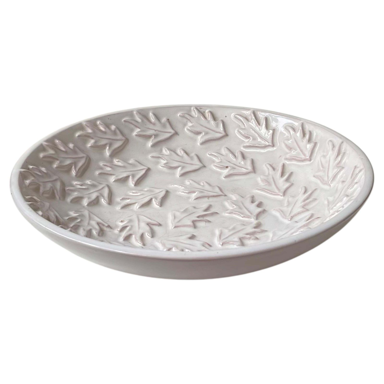 Coupe en céramique blanche de style scandinave moderne aux feuilles en relief, par Herne Nielsen, années 1960