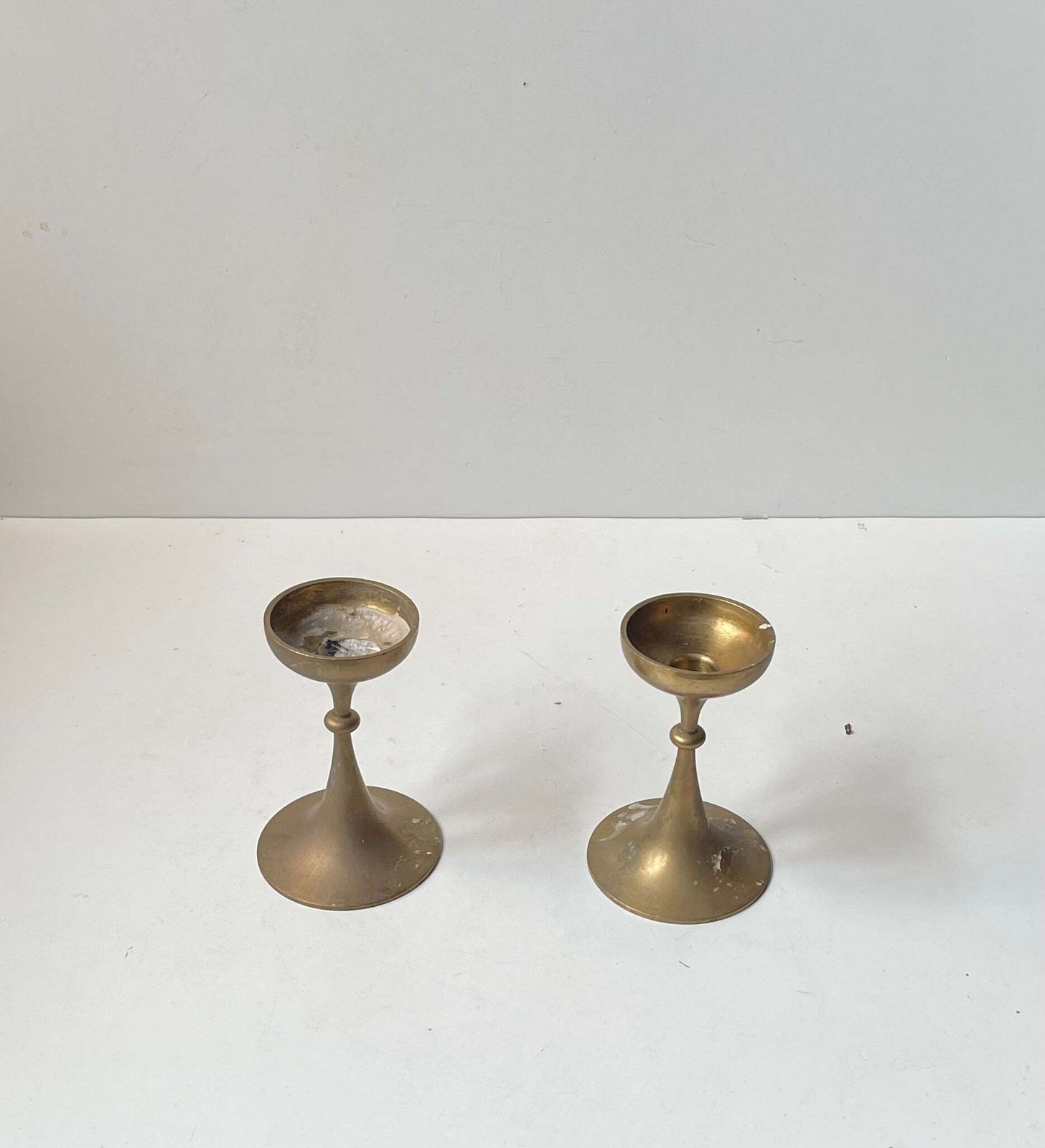 Bougeoirs scandinaves mid-century en laiton, années 1960, lot de 2 photo vinterior