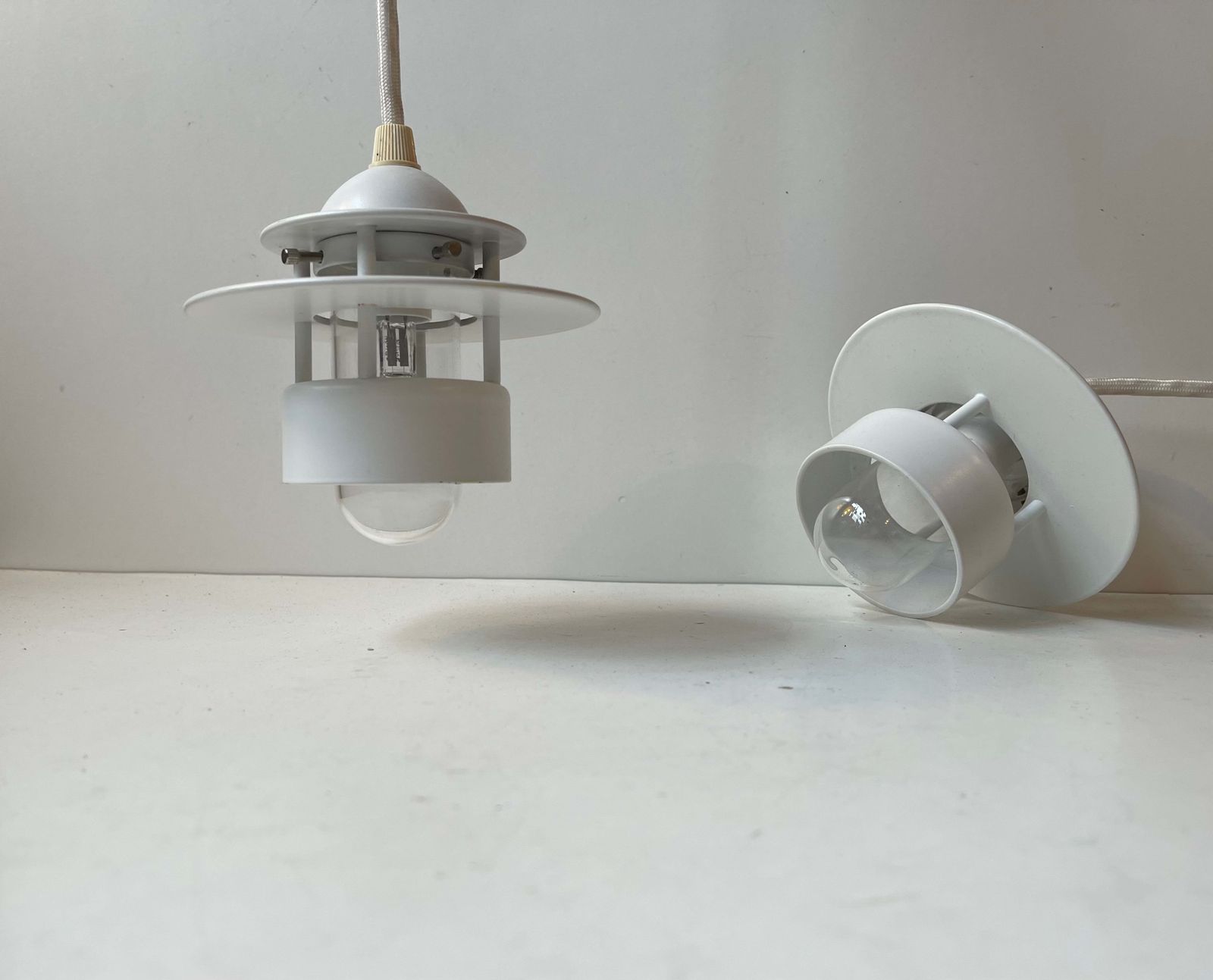 Appliques de plafond minimalistes Louis Poulsen, blanches, Planet Orbit, pour salle de bains photo buy