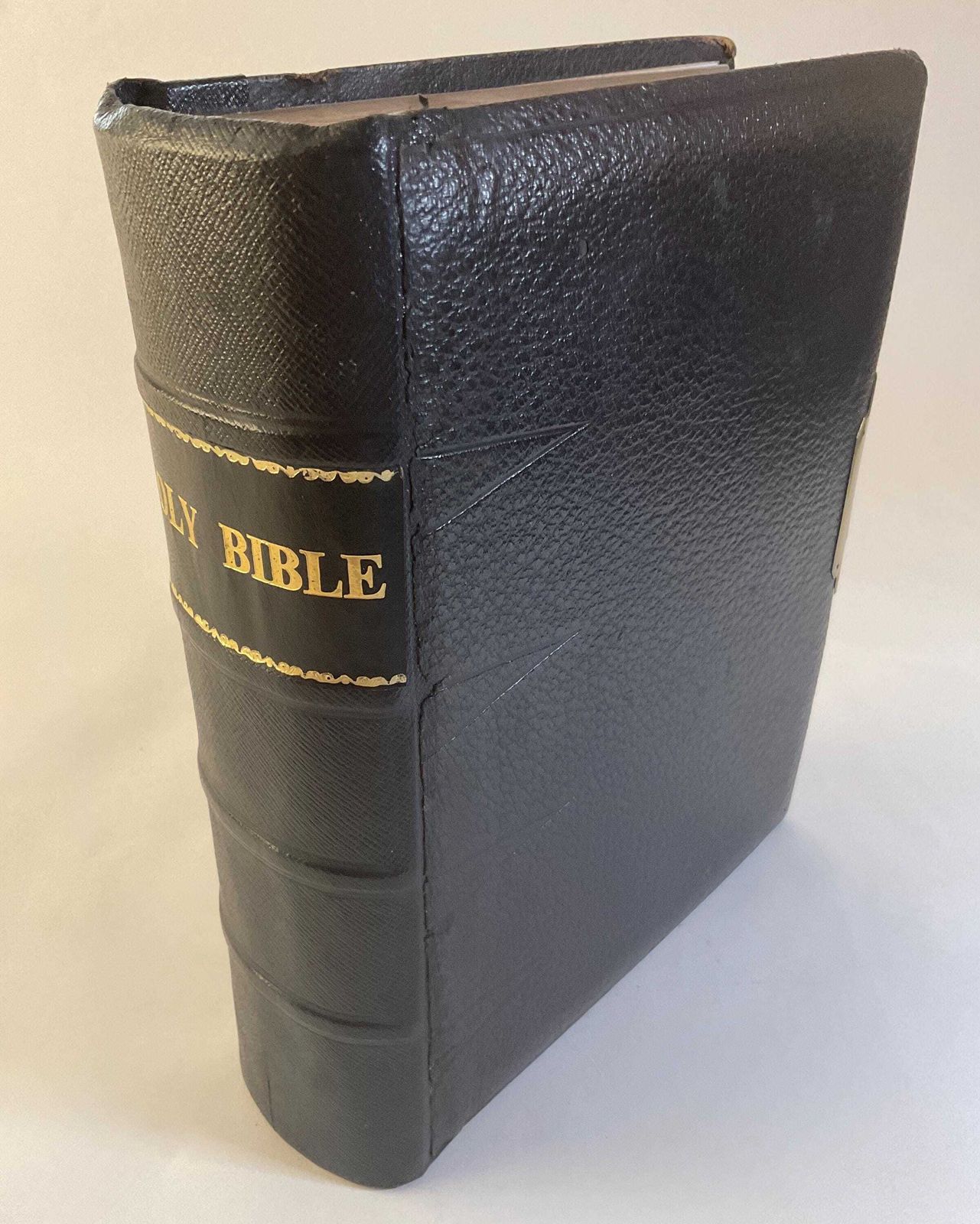 Antieke Oxford Familiebijbel 1885, grote kwarto Heilige Bijbel met kaarten en gravures, messing sluiting en blanco familieregister photo Woonaccessoires