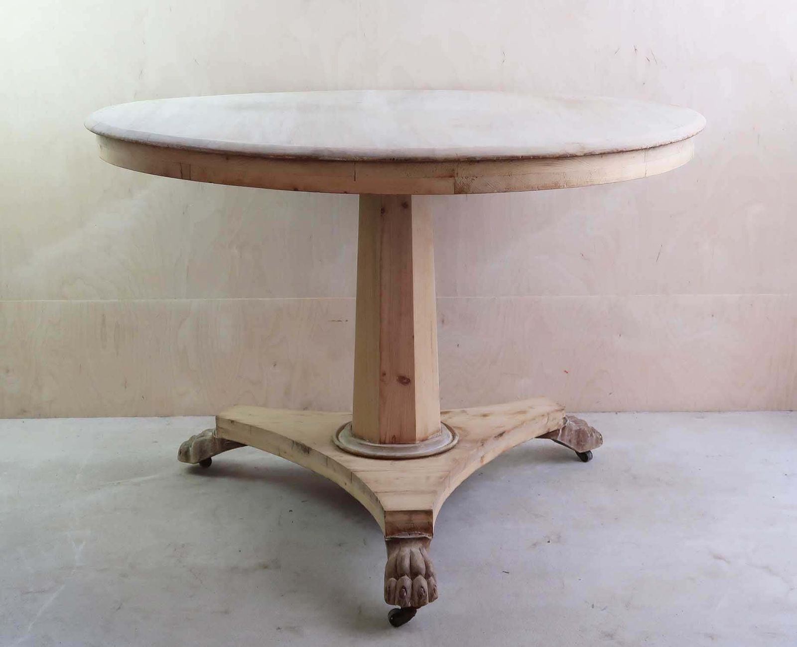 Klein antiek rond tafel in Palladiaanse stijl met leeuwenpootjes. Ca. 1835 photo buy