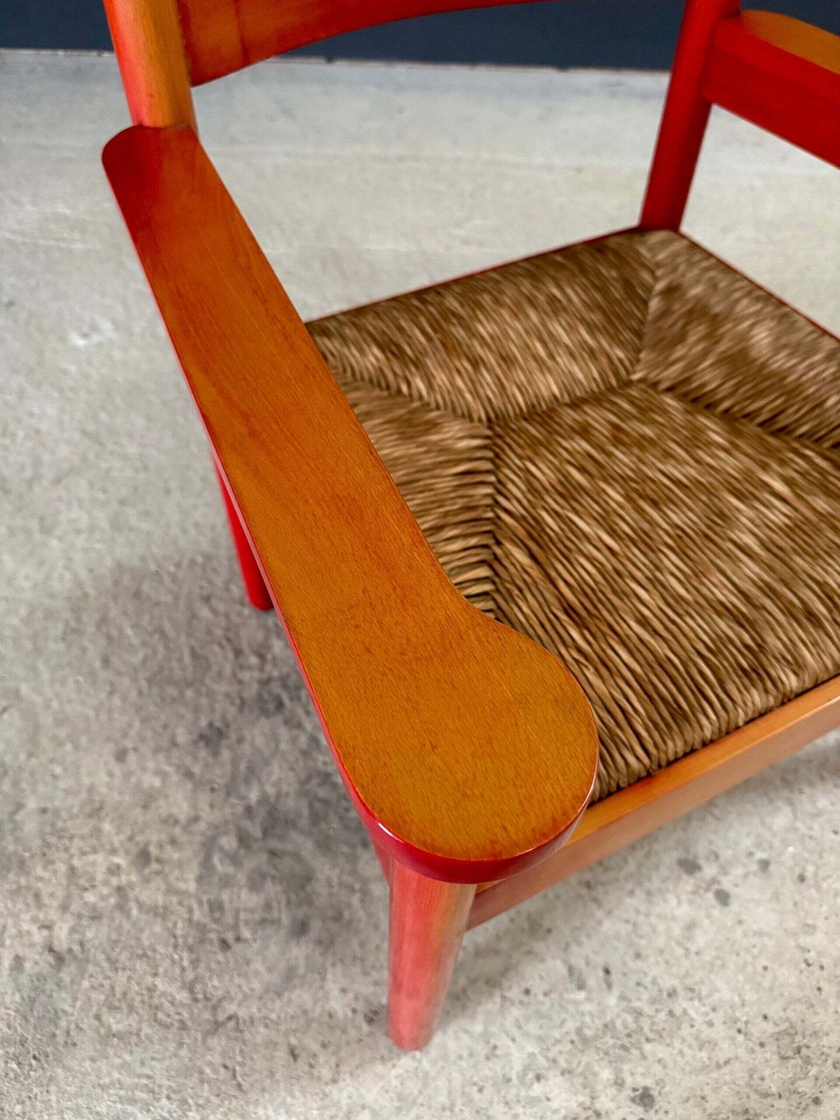 photo vinterior Mcm Design rode loungestoel van Vico Magistretti