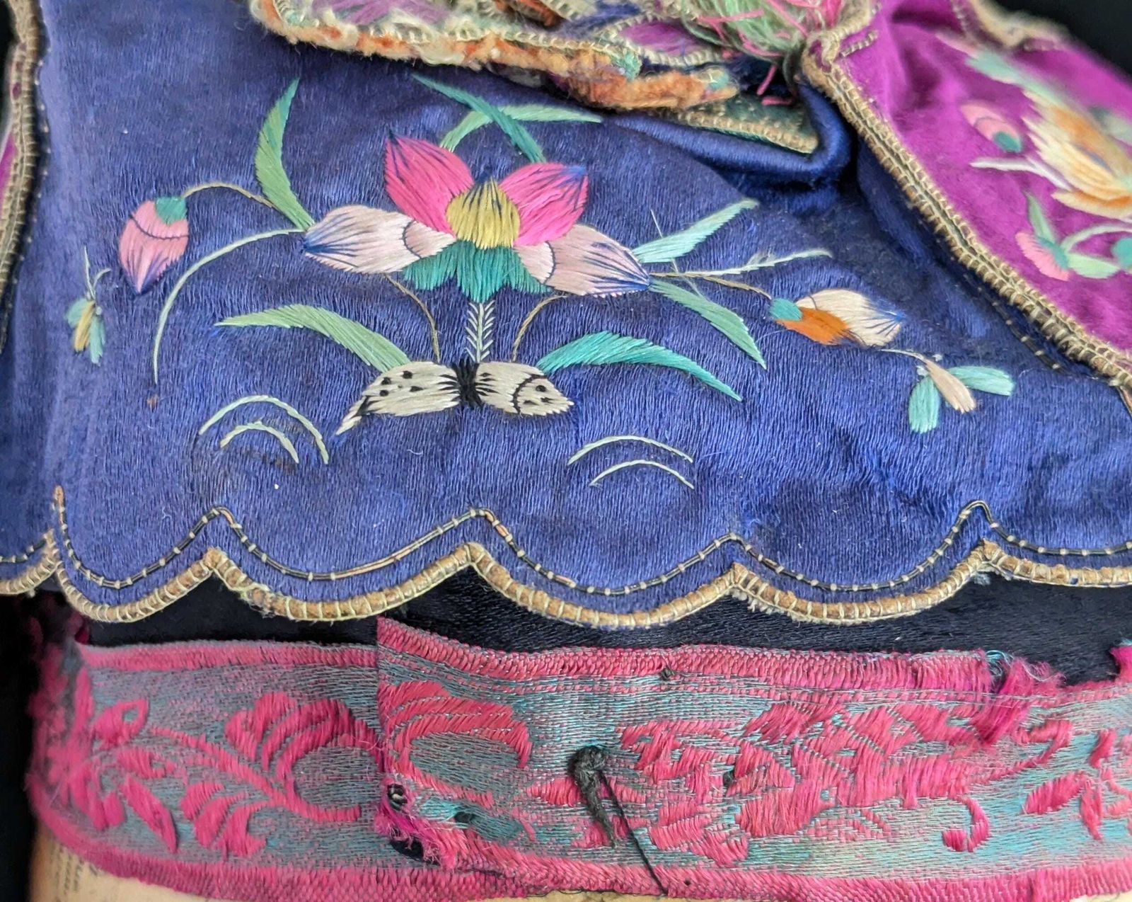 Chapeau de fête chinois d'époque, lion, fleur de lotus, soie brodée, animal protecteur photo buy